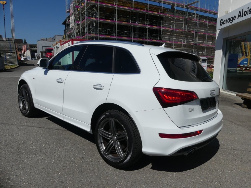 AUDI Q5 2.0 TDI quattro S-tronic-showroom-element-1