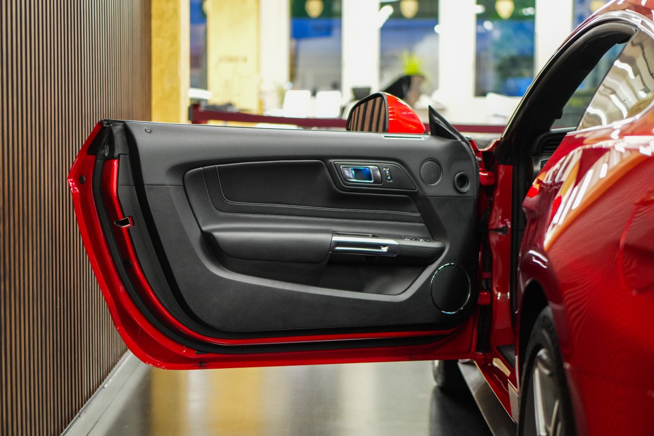 FORD Mustang Fastback 5.0 V8 GT Automat-image-27