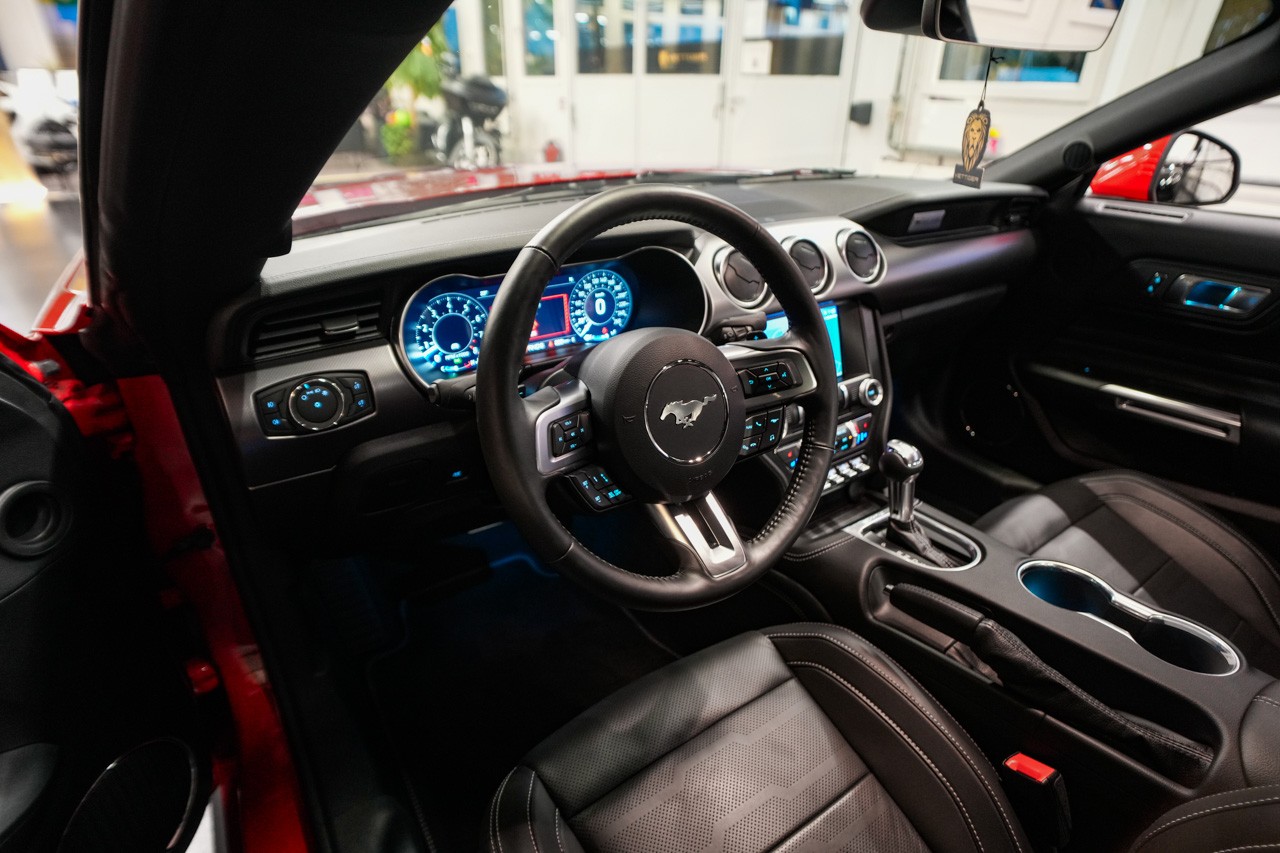 FORD Mustang Fastback 5.0 V8 GT Automat-image-10