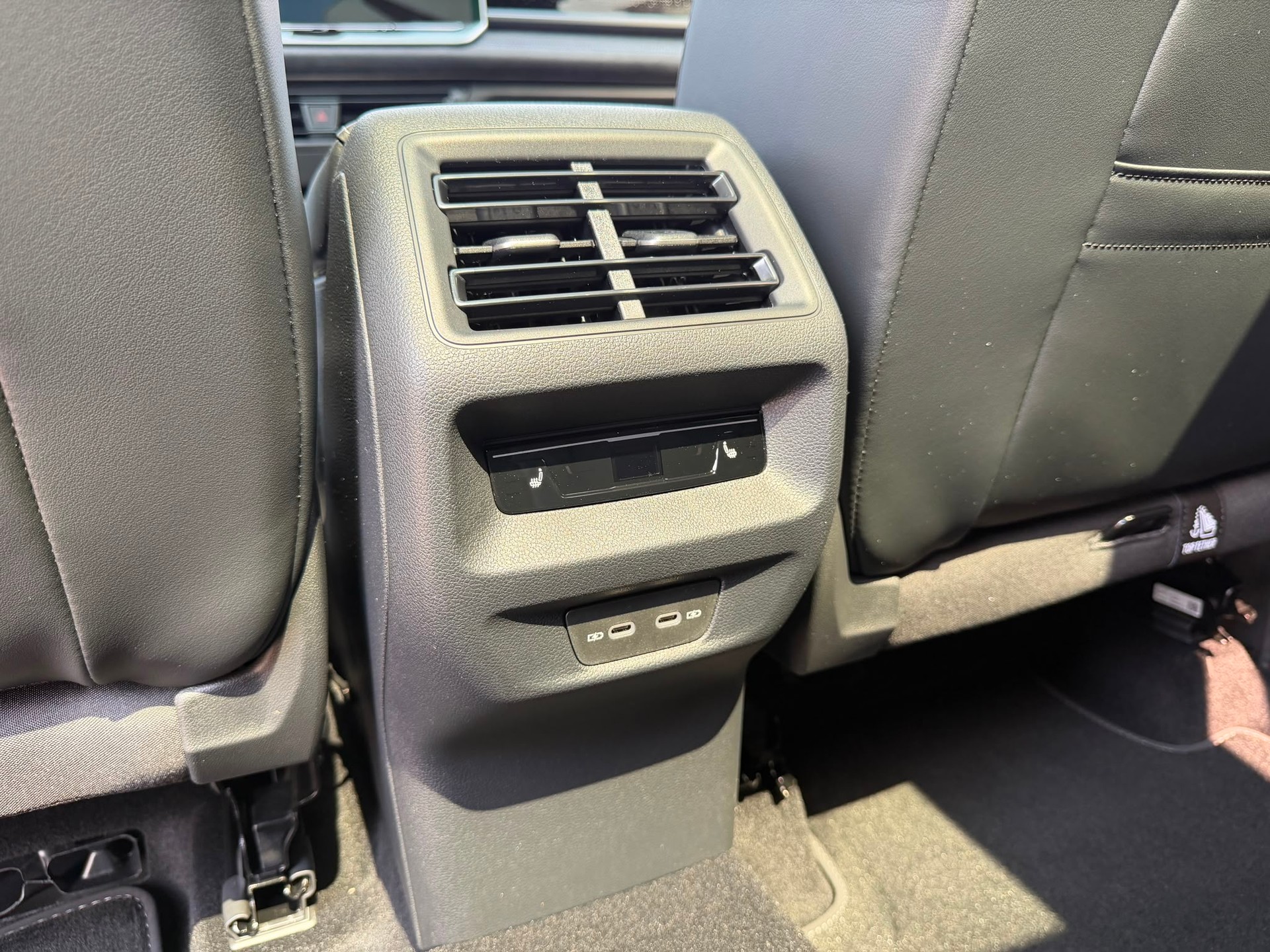 VW Tayron 2.0 TSI R-Line Plus DSG 4Motion-image-25