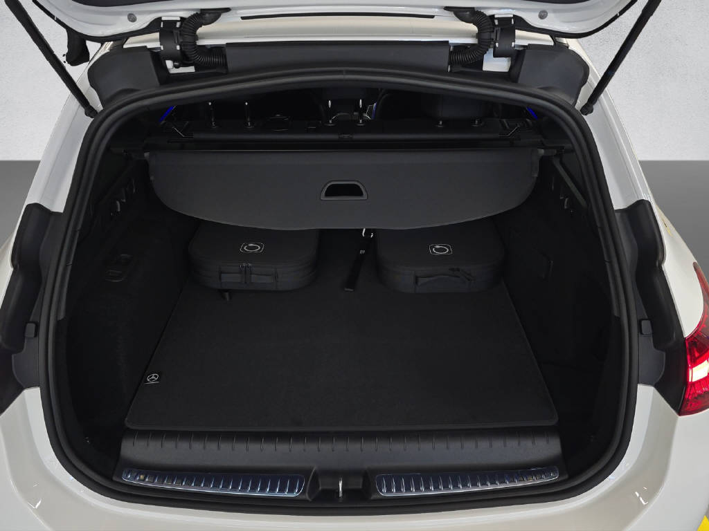 MERCEDES-BENZ C 300 de AMG Line 4Matic T-Modell-image-6