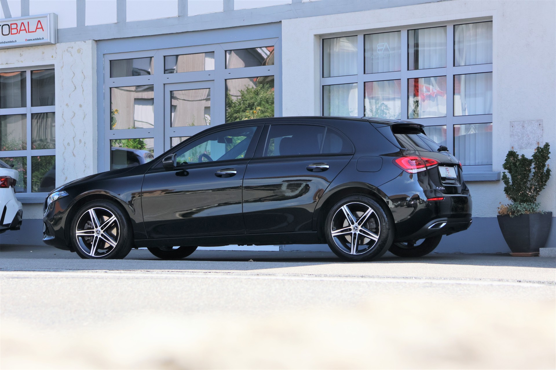 MERCEDES-BENZ A 250e Progressive 8G-DCT (CH)-showroom-element-3
