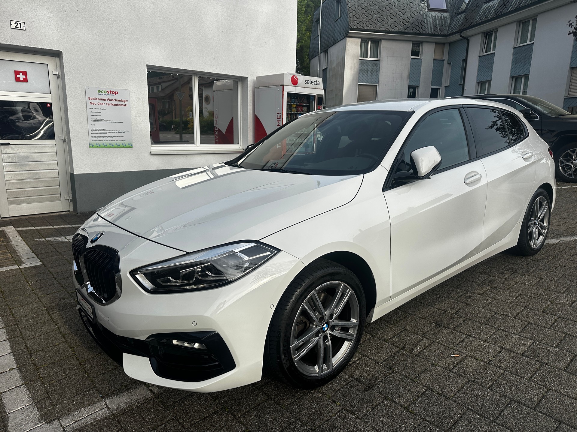 BMW 116d Steptronic M Sport-showroom-element-1