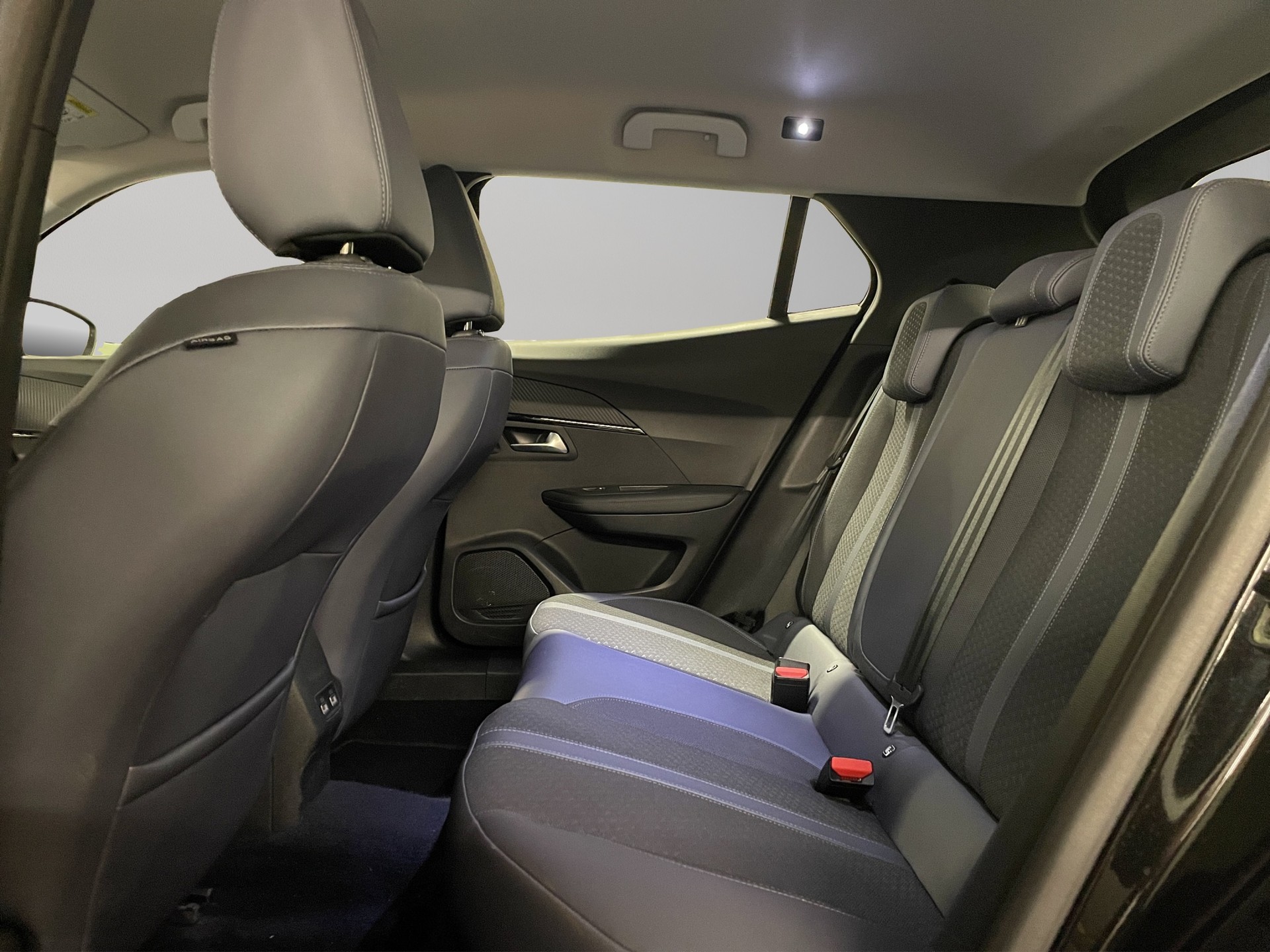 PEUGEOT 2008 1.2 PureTech 130 Active-image-8