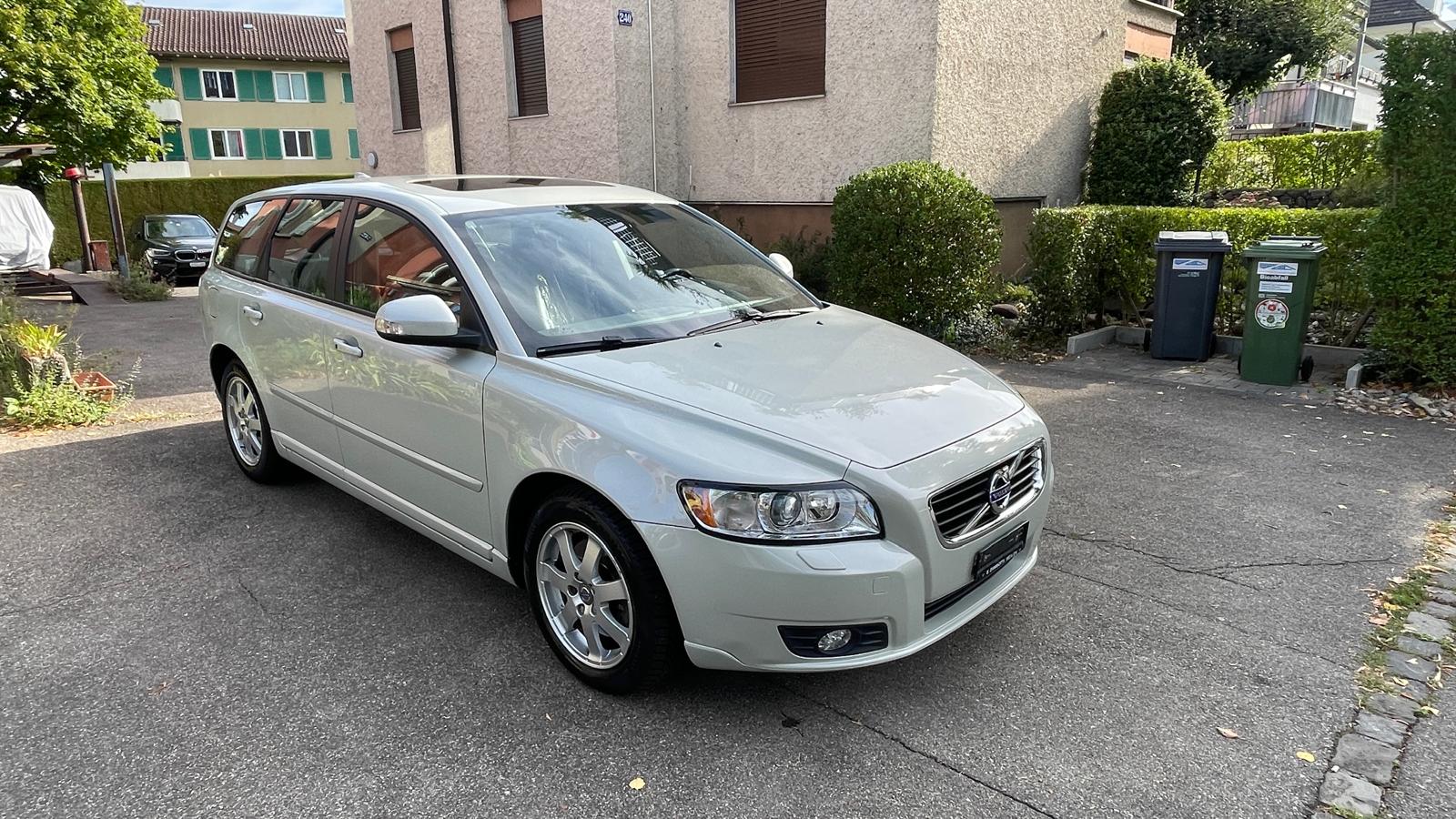 VOLVO V50 D3 Kinetic Geartronic
