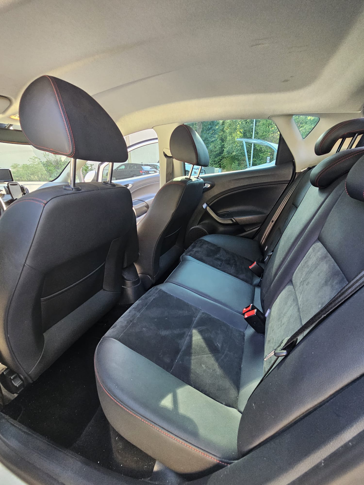 SEAT 1.6 TDI 105 FR-image-7