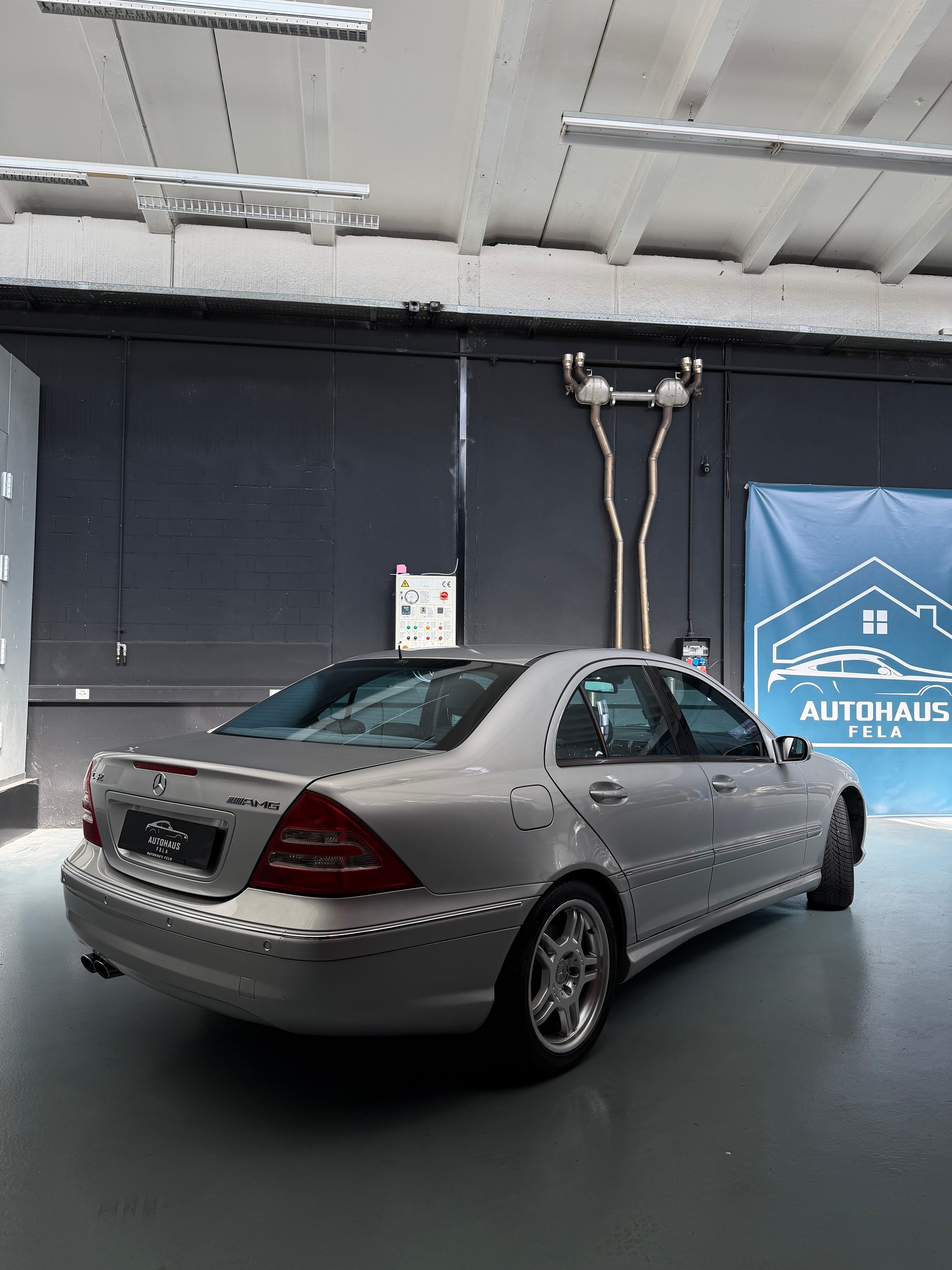 MERCEDES-BENZ C 32 AMG Automatic-showroom-element-1
