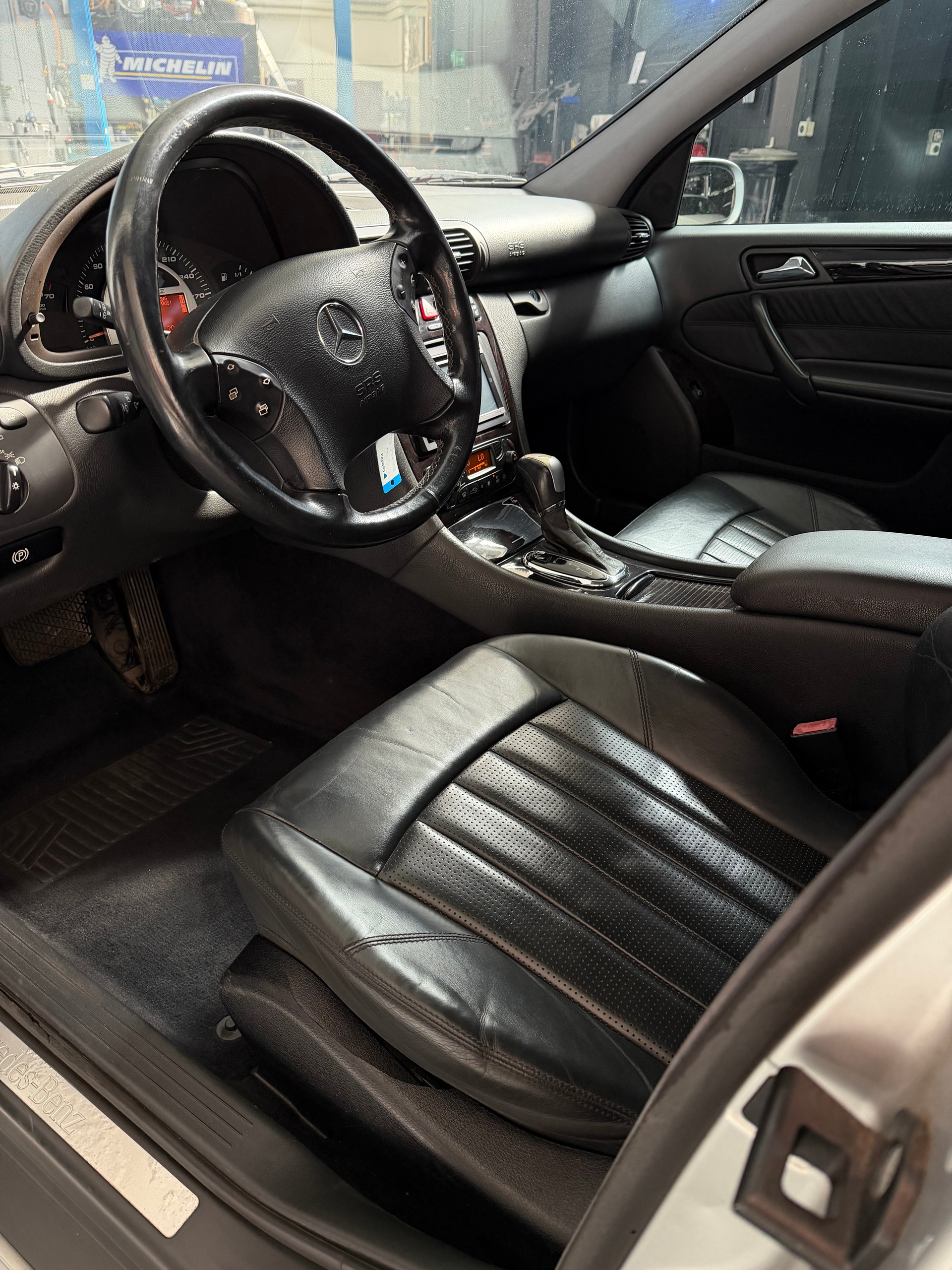 MERCEDES-BENZ C 32 AMG Automatic-showroom-element-3