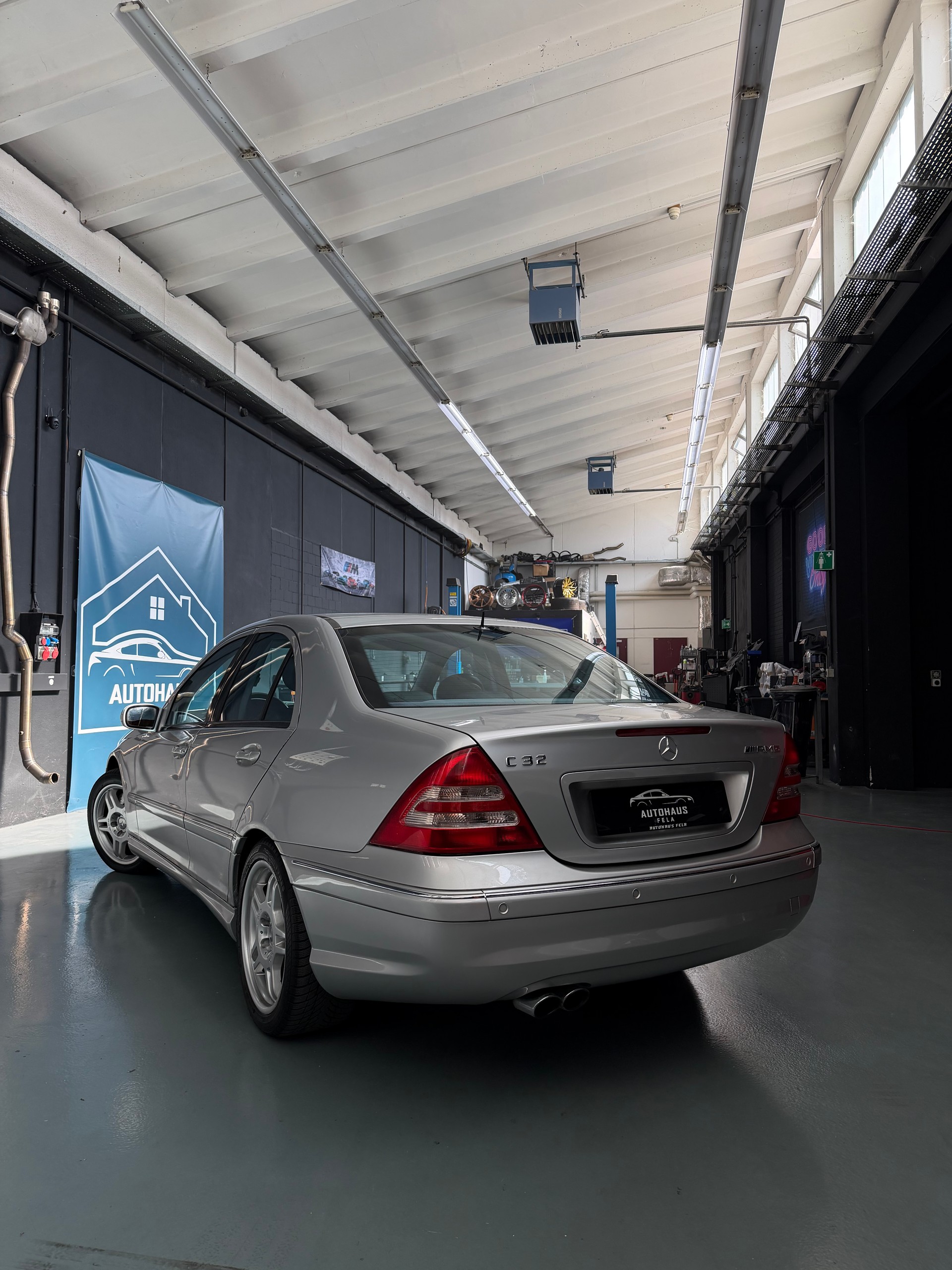 MERCEDES-BENZ C 32 AMG Automatic-showroom-element-2