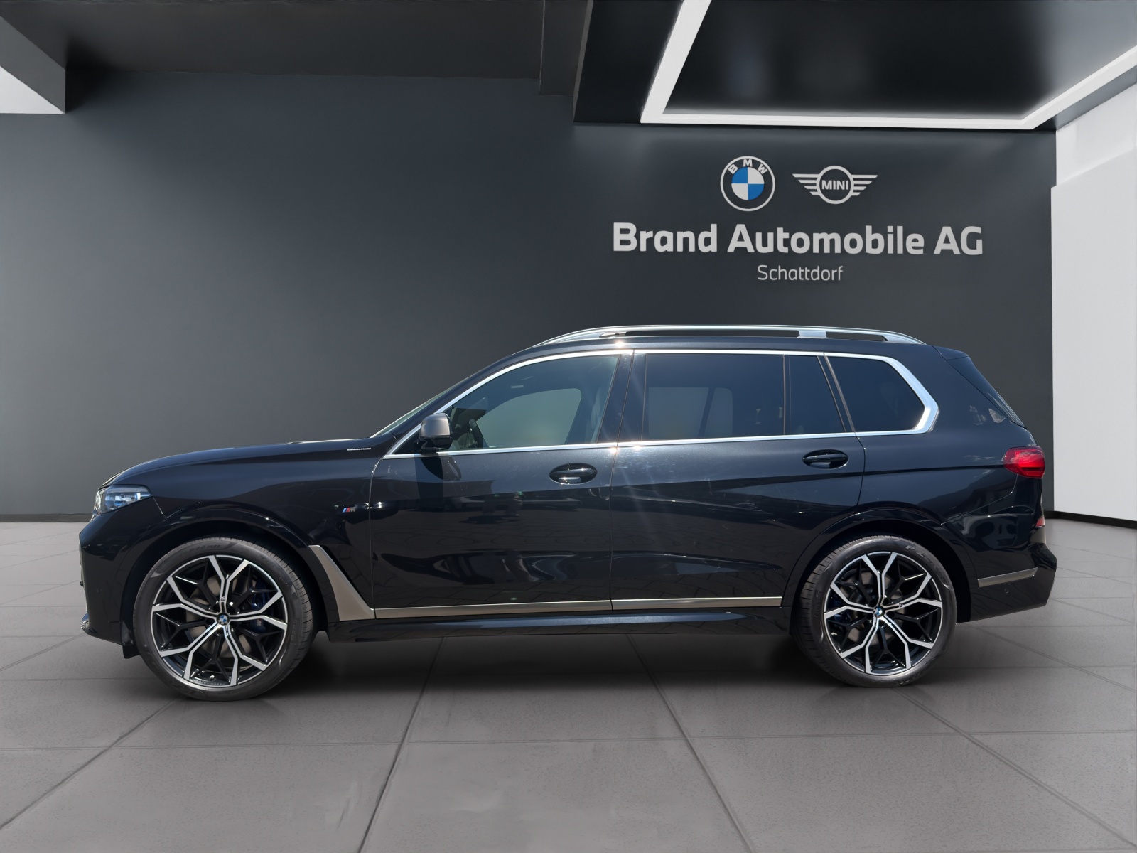 BMW X7 M50d-showroom-element-1