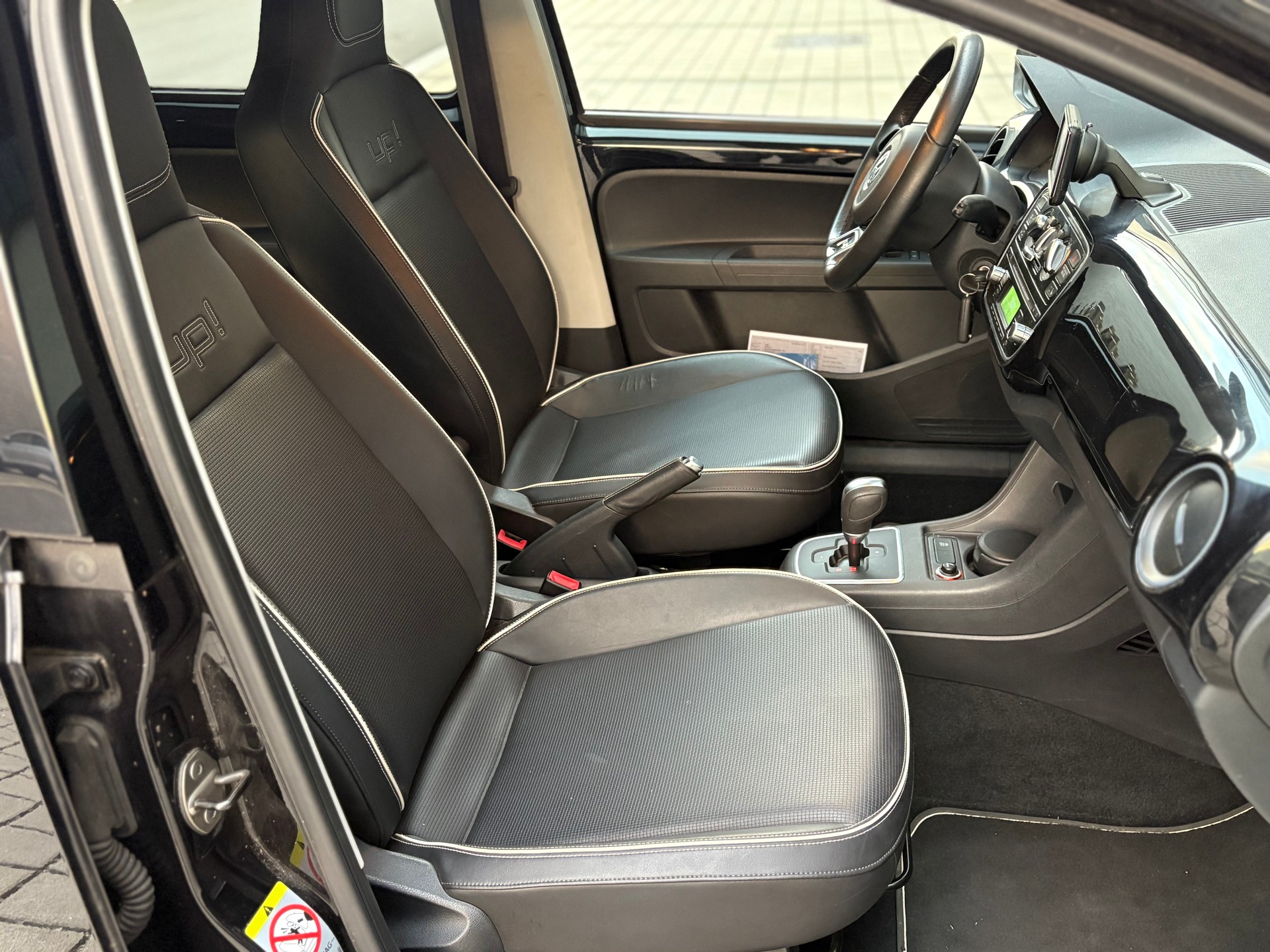 VW Up 1.0 black up ASG (Automat) Frisch ab MFK-image-10