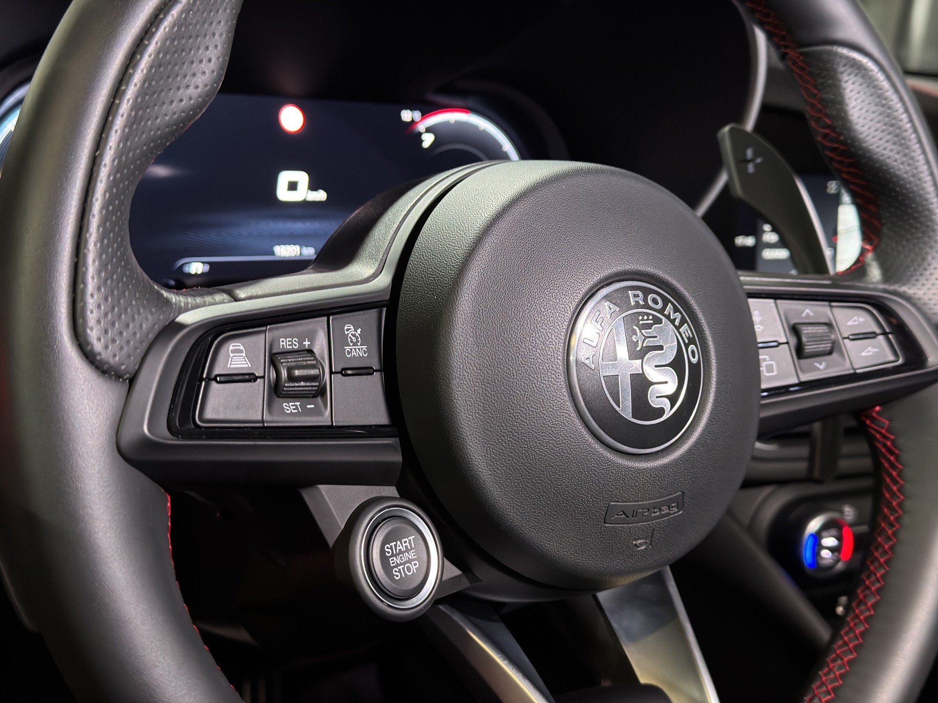 ALFA ROMEO Giulia 2.0 Competizione Q4 AT8 "ADAS Pack-Leder-Harman Kardon"-image-13