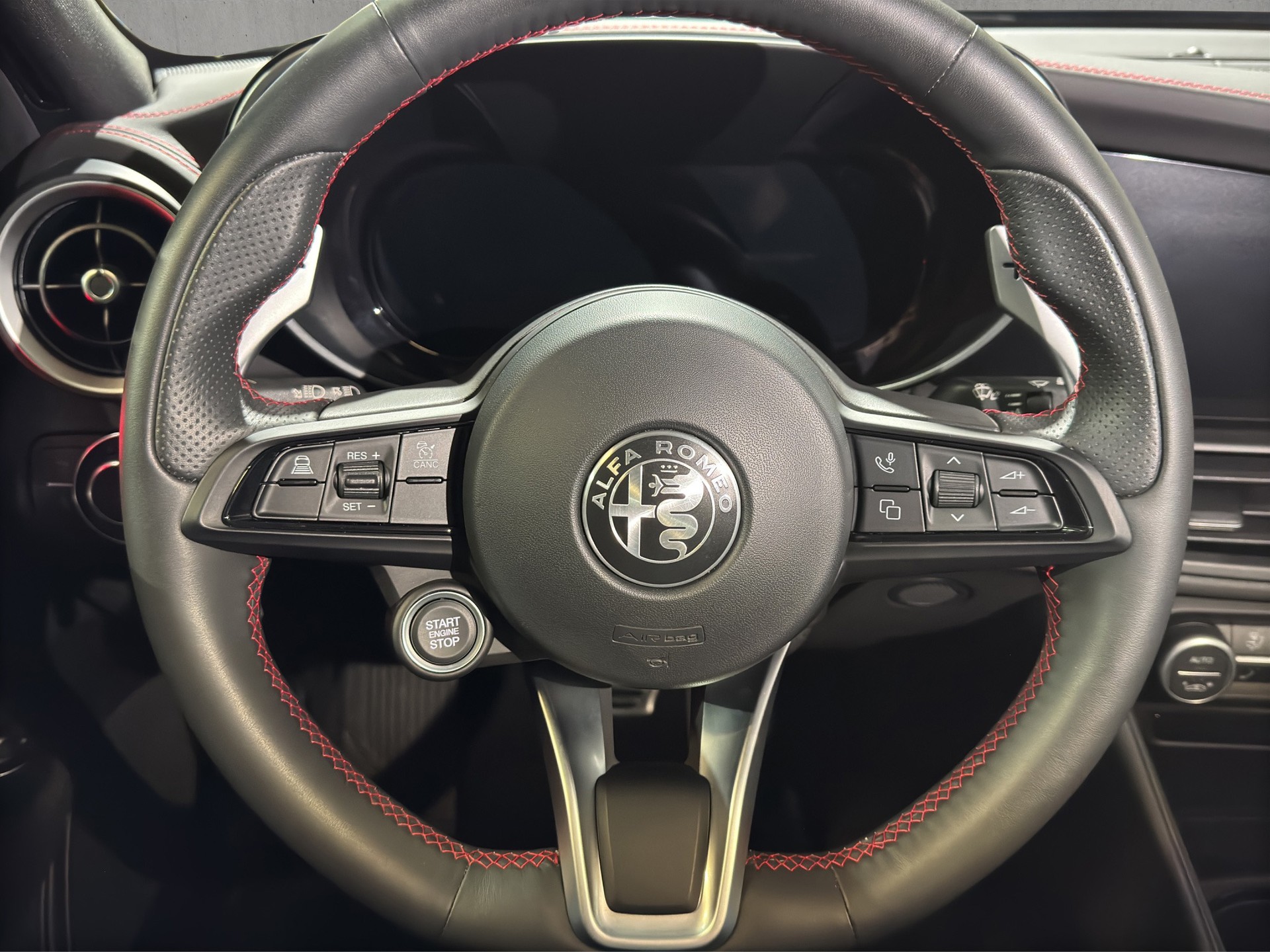 ALFA ROMEO Giulia 2.0 Competizione Q4 AT8 "ADAS Pack-Leder-Harman Kardon"-image-11