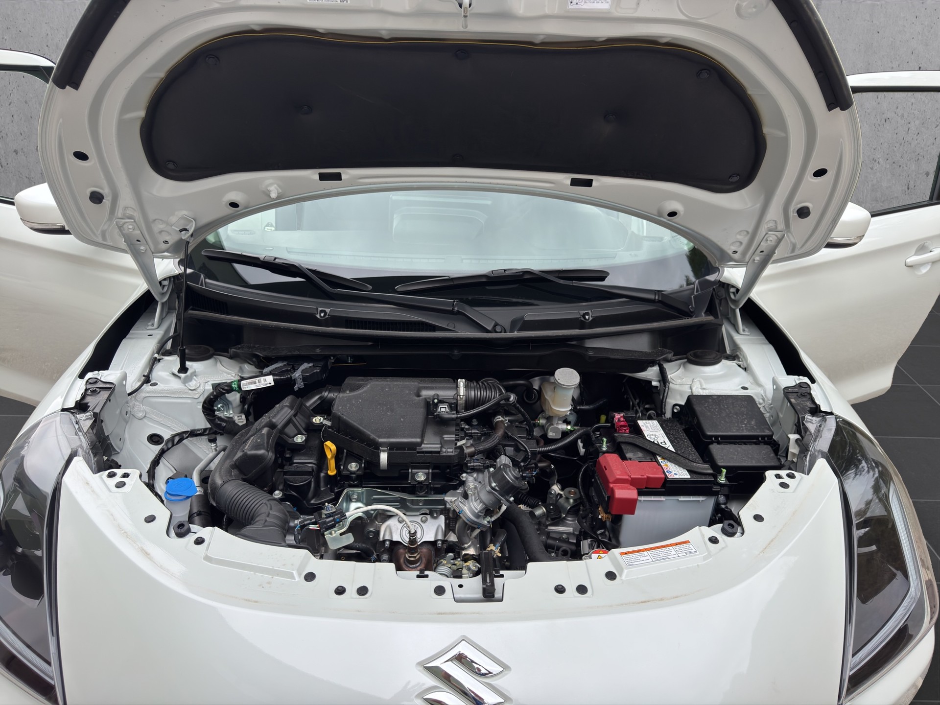 SUZUKI Swift 1.2 Compact Top Hybrid 4x4-image-6