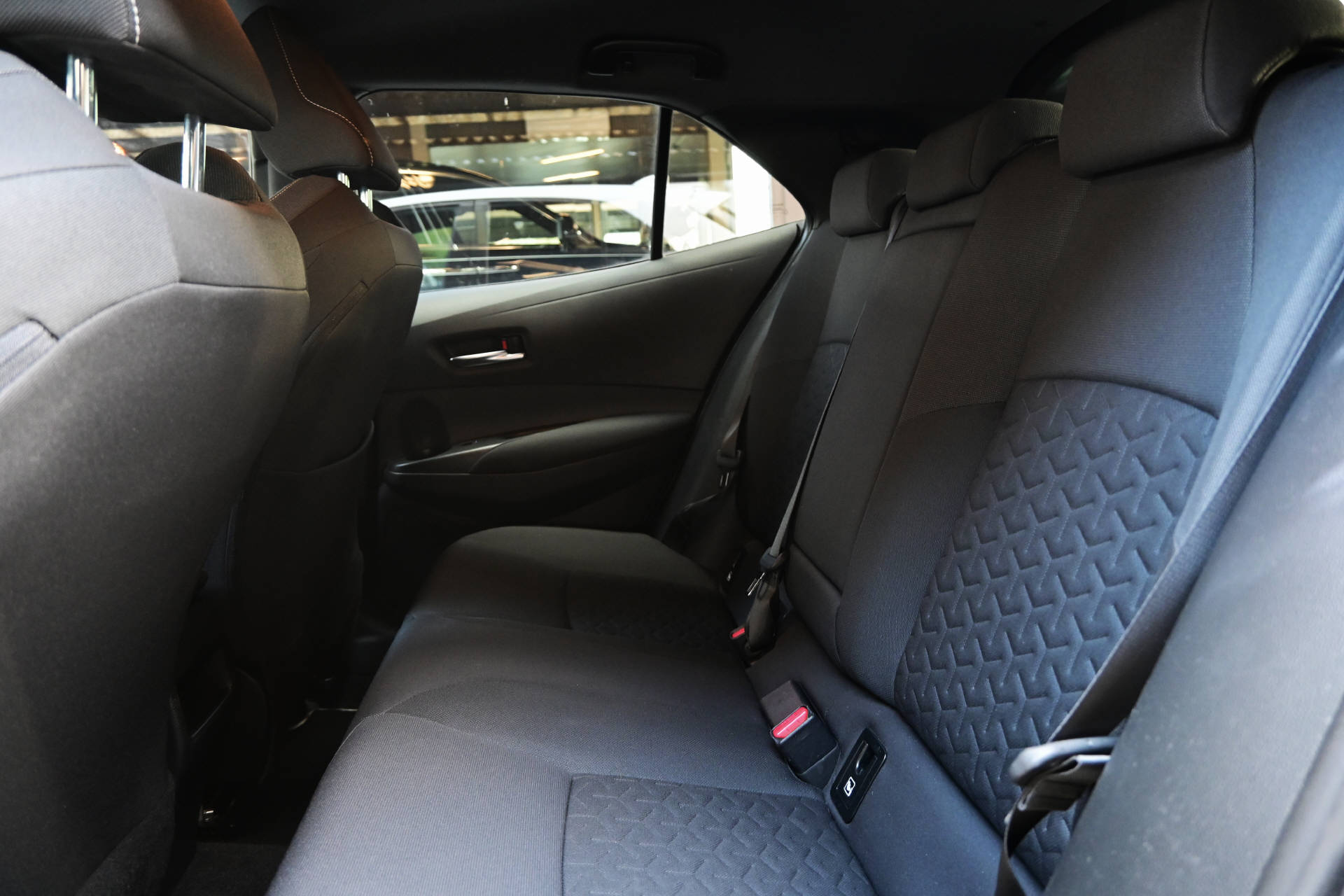 TOYOTA Corolla 1.8 HSD Comfort-image-24