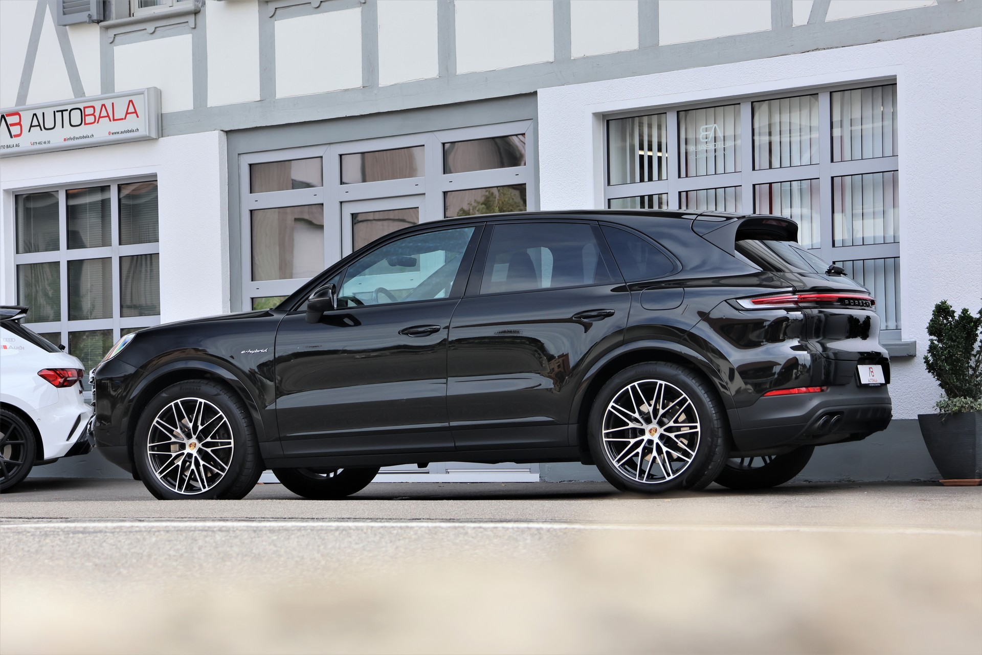 PORSCHE Cayenne E-Hybrid Tiptronic (CH) *2+2y Approved*-showroom-element-3