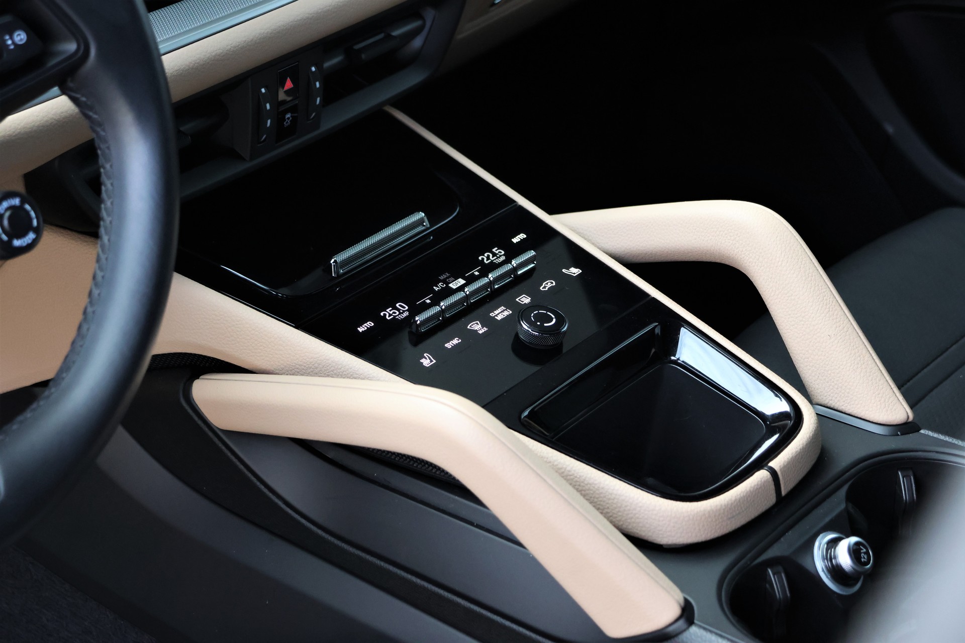 PORSCHE Cayenne E-Hybrid Tiptronic (CH) *2+2y Approved*-image-10