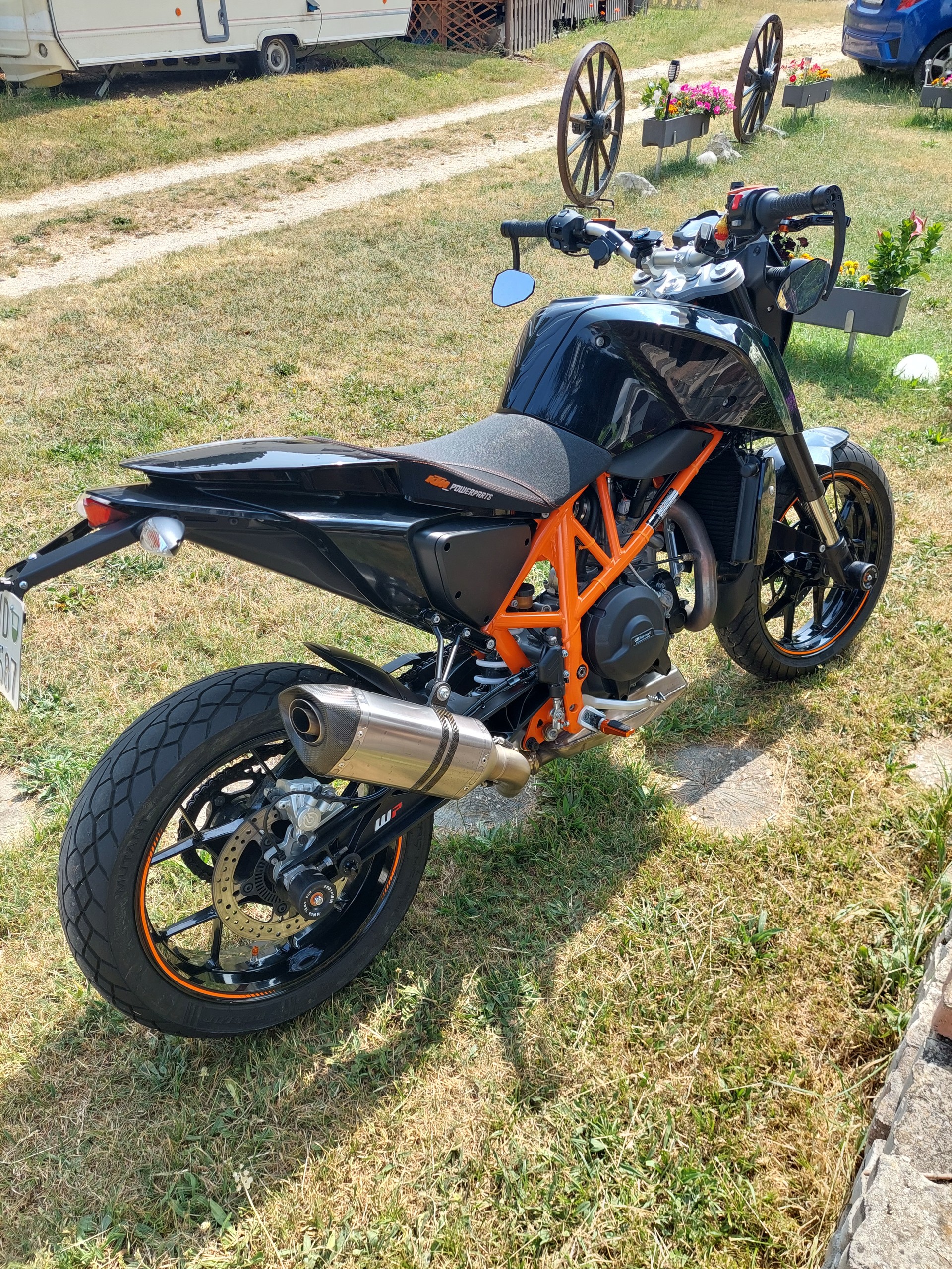 KTM 690 Duke-image-1