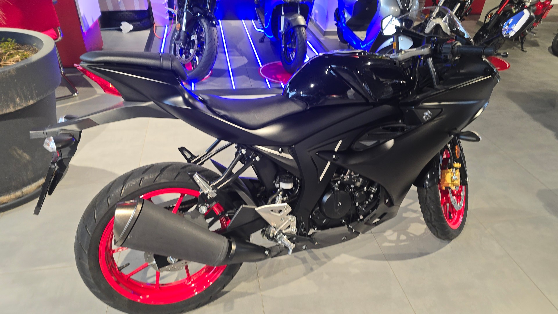 SUZUKI GSX-R 125-image-6