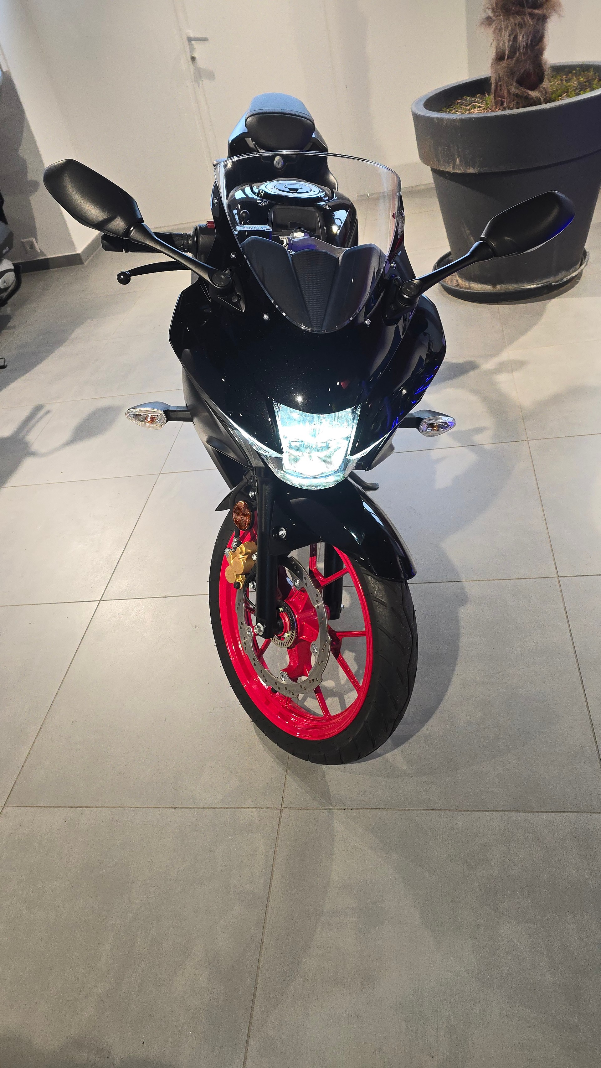 SUZUKI GSX-R 125-image-2