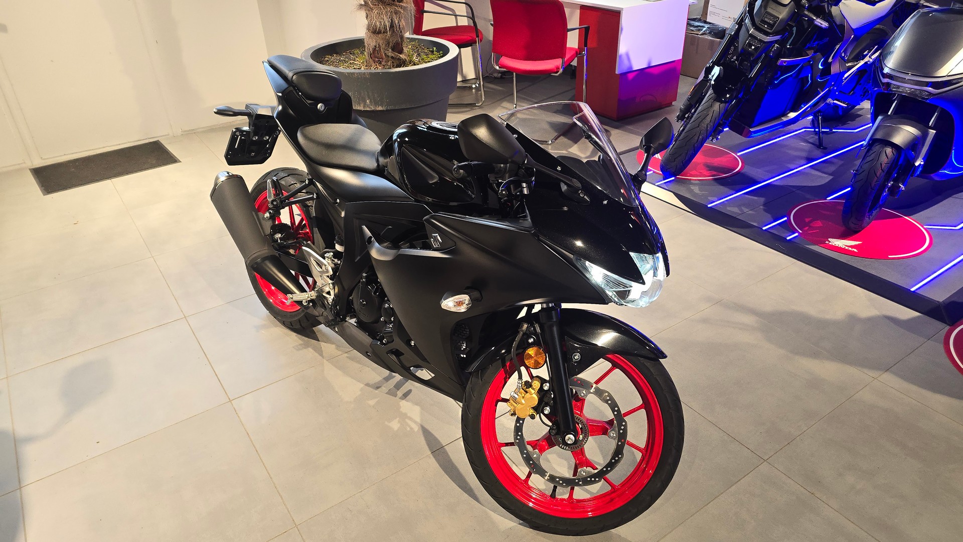SUZUKI GSX-R 125-image-3