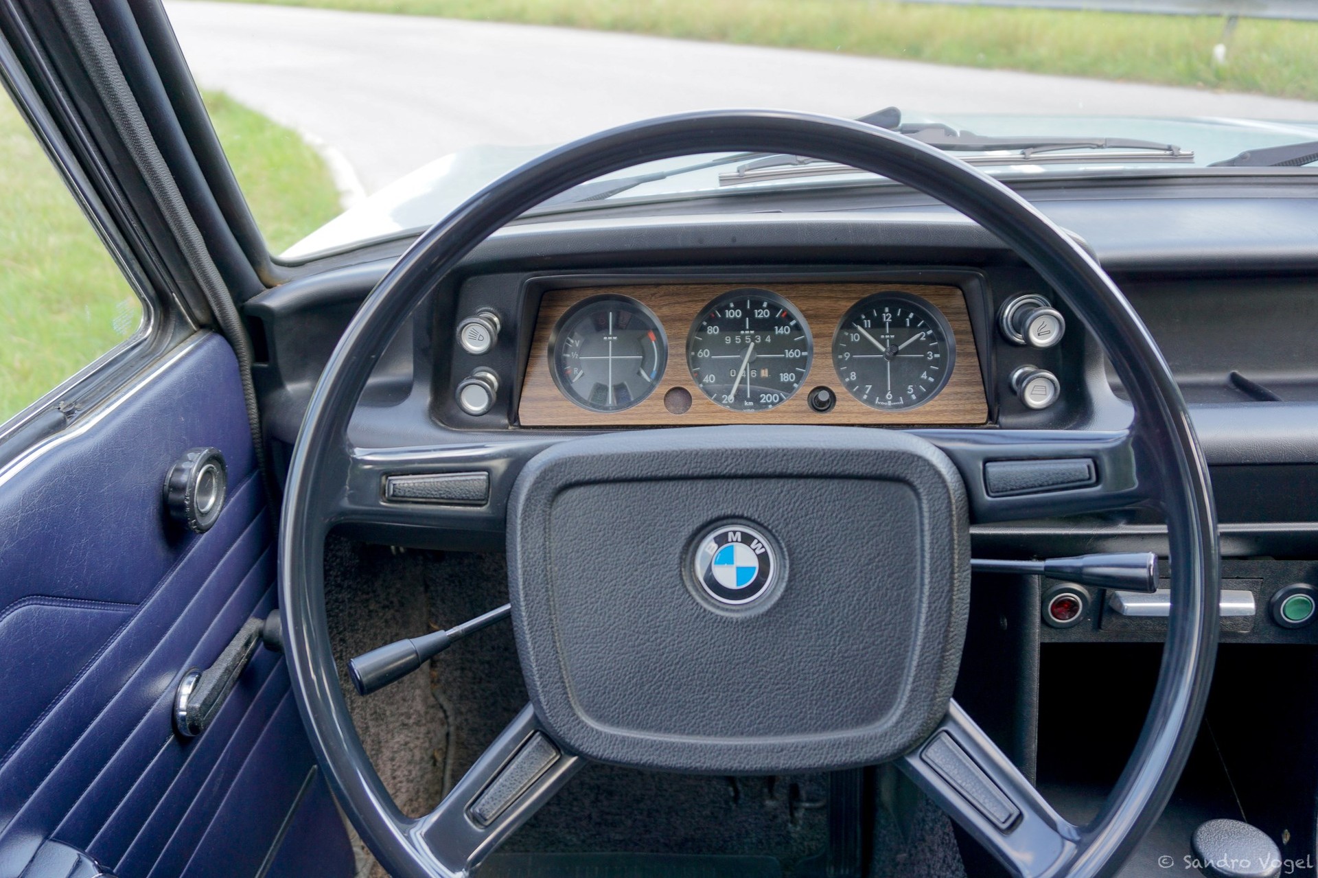 BMW 2002 TOURING-image-9