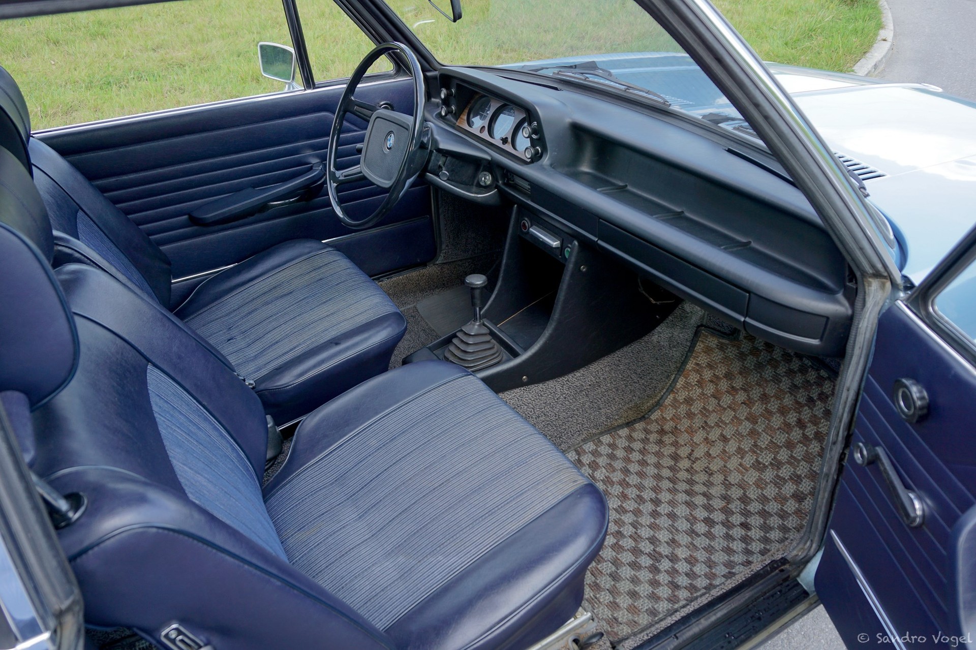 BMW 2002 TOURING-image-11