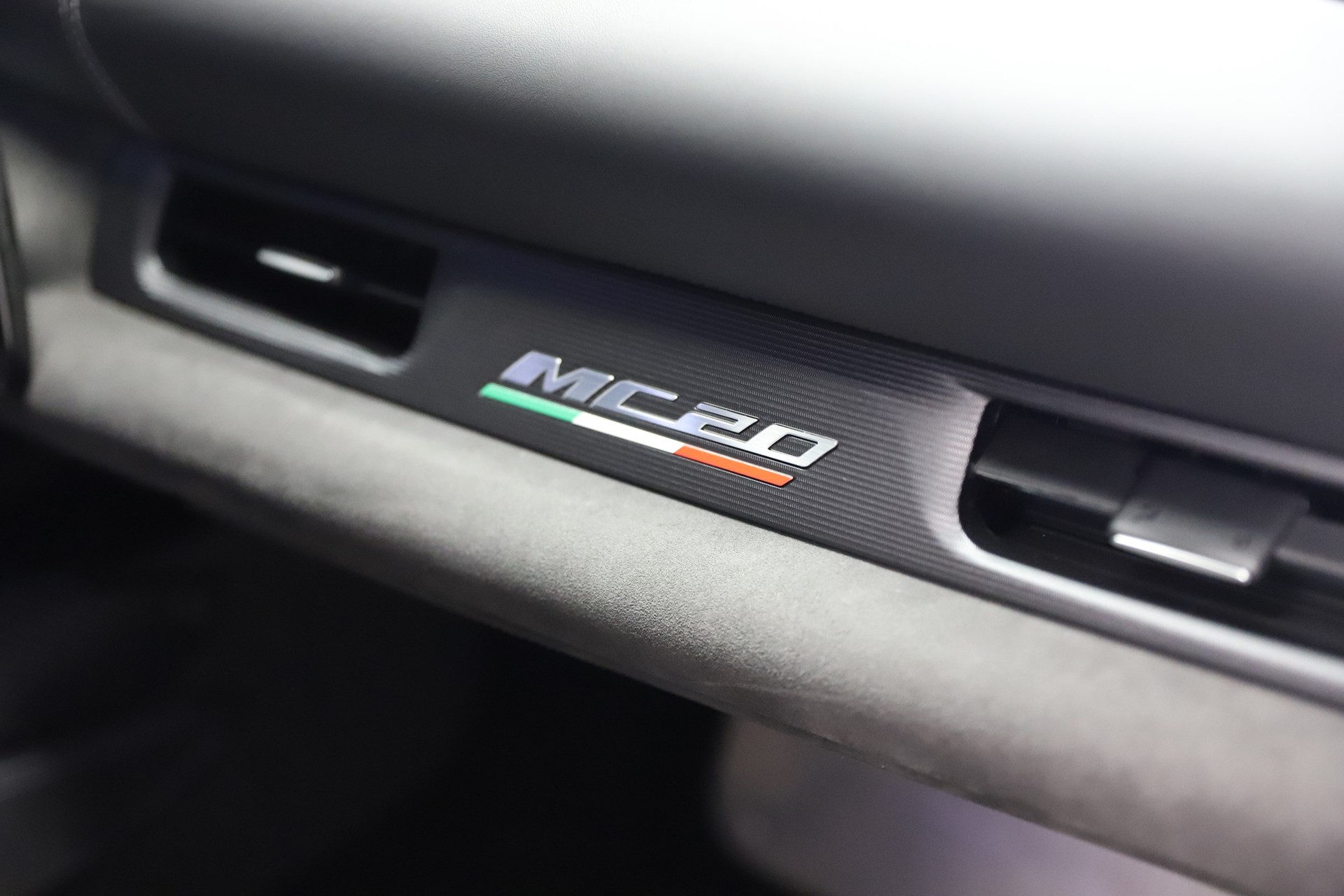 MASERATI MC 20-image-11