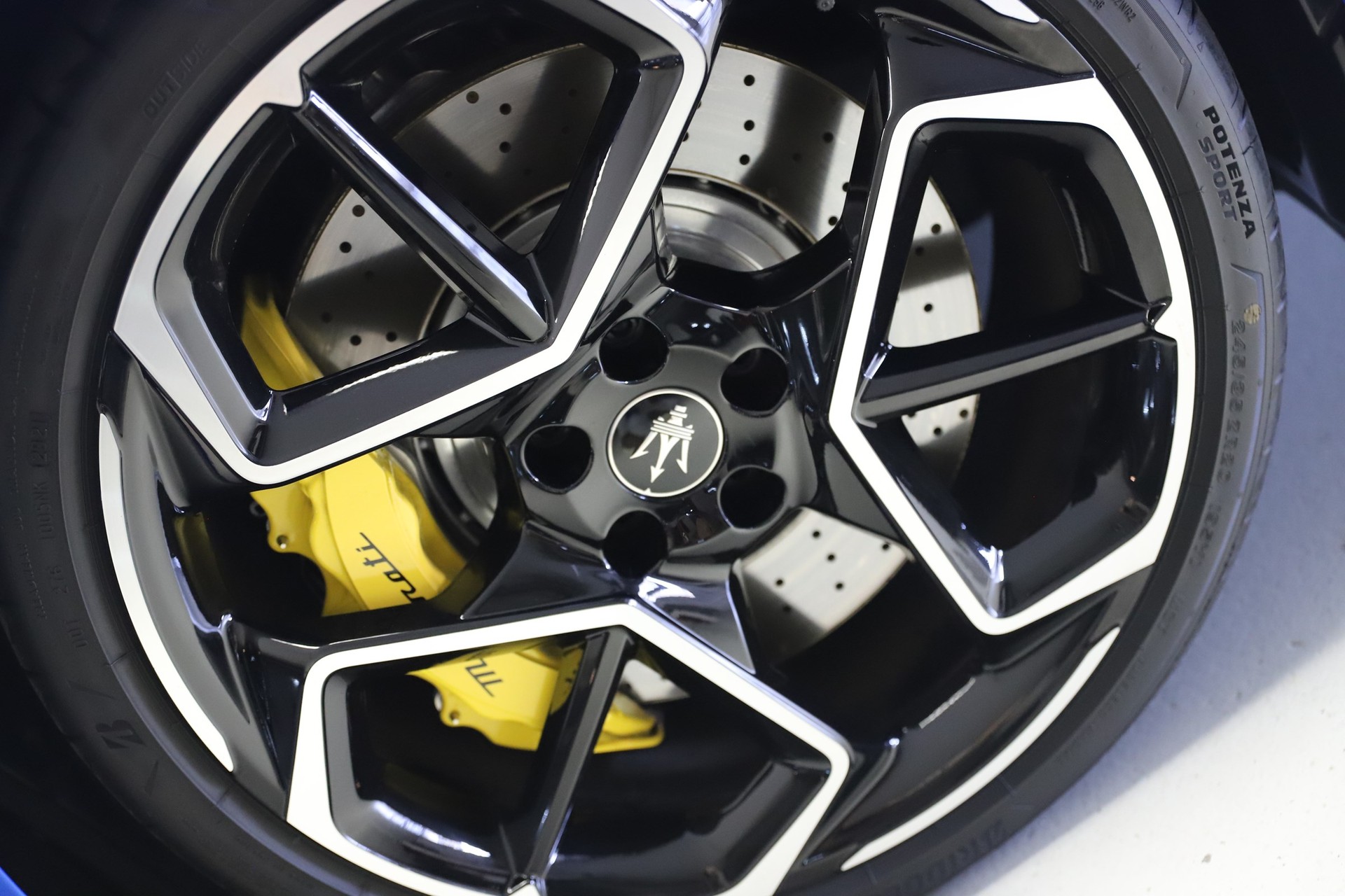 MASERATI MC 20-image-7