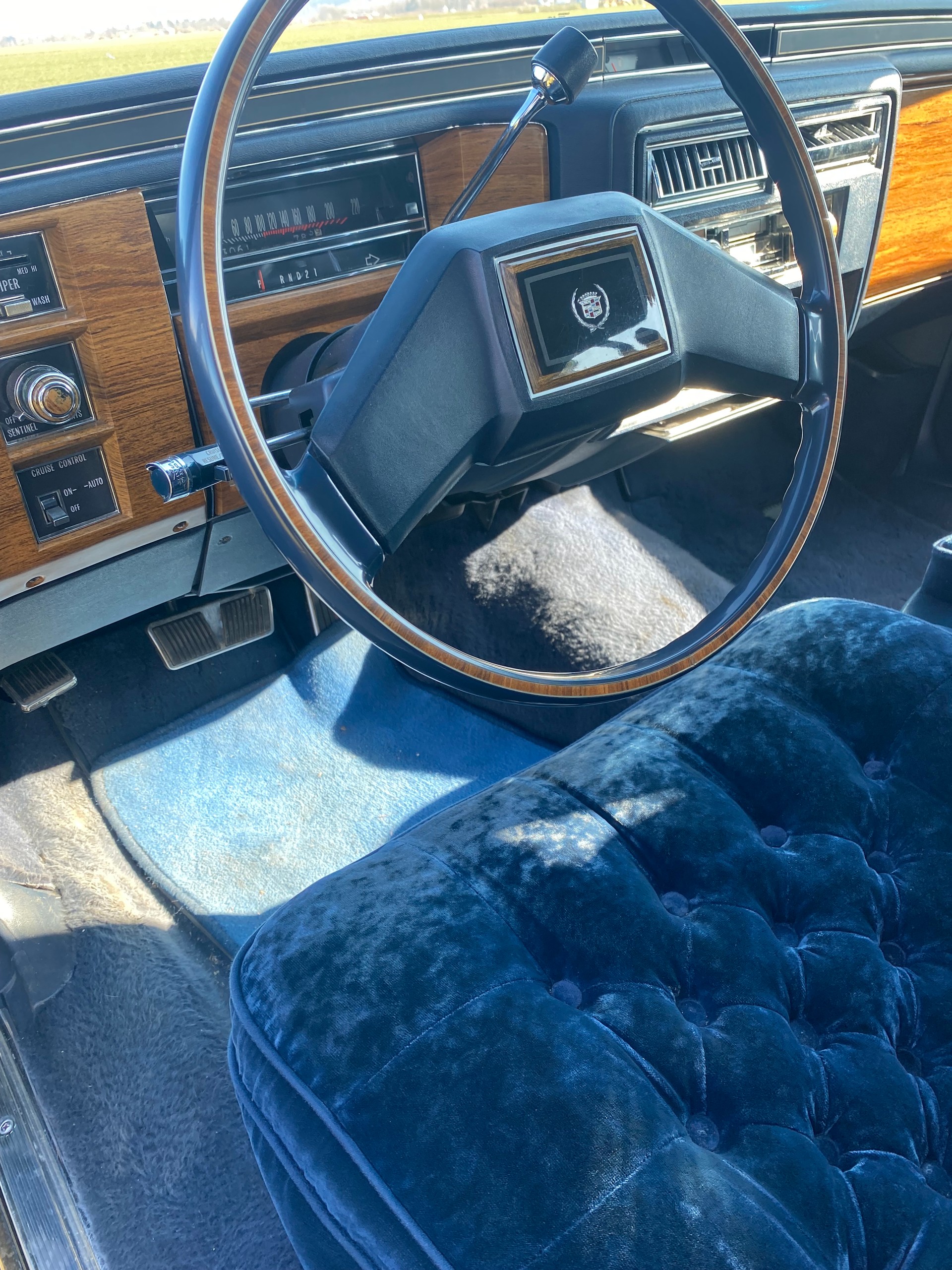 CADILLAC Brougham-image-5