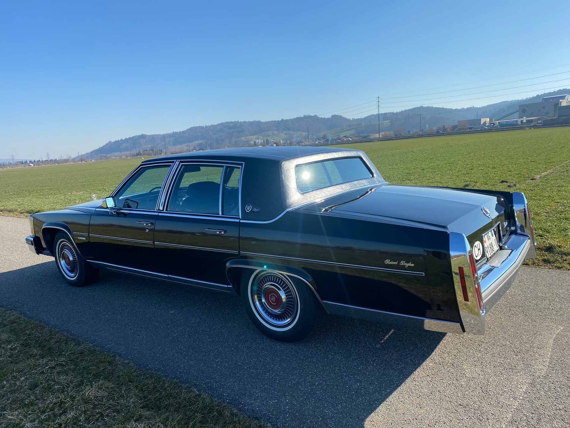 CADILLAC Brougham-image-3