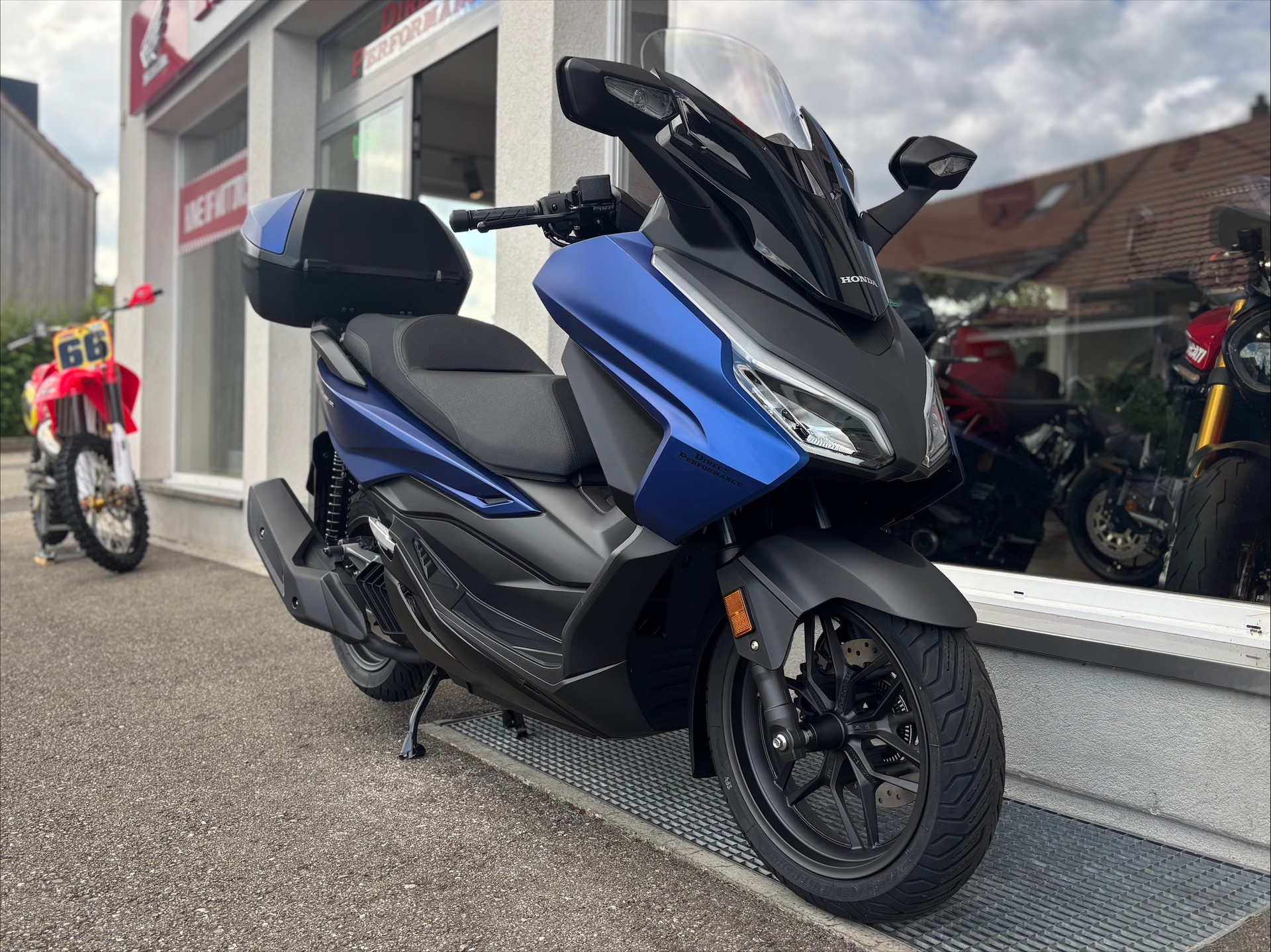 HONDA NSS 125 Forza Smart TopBox-image-2