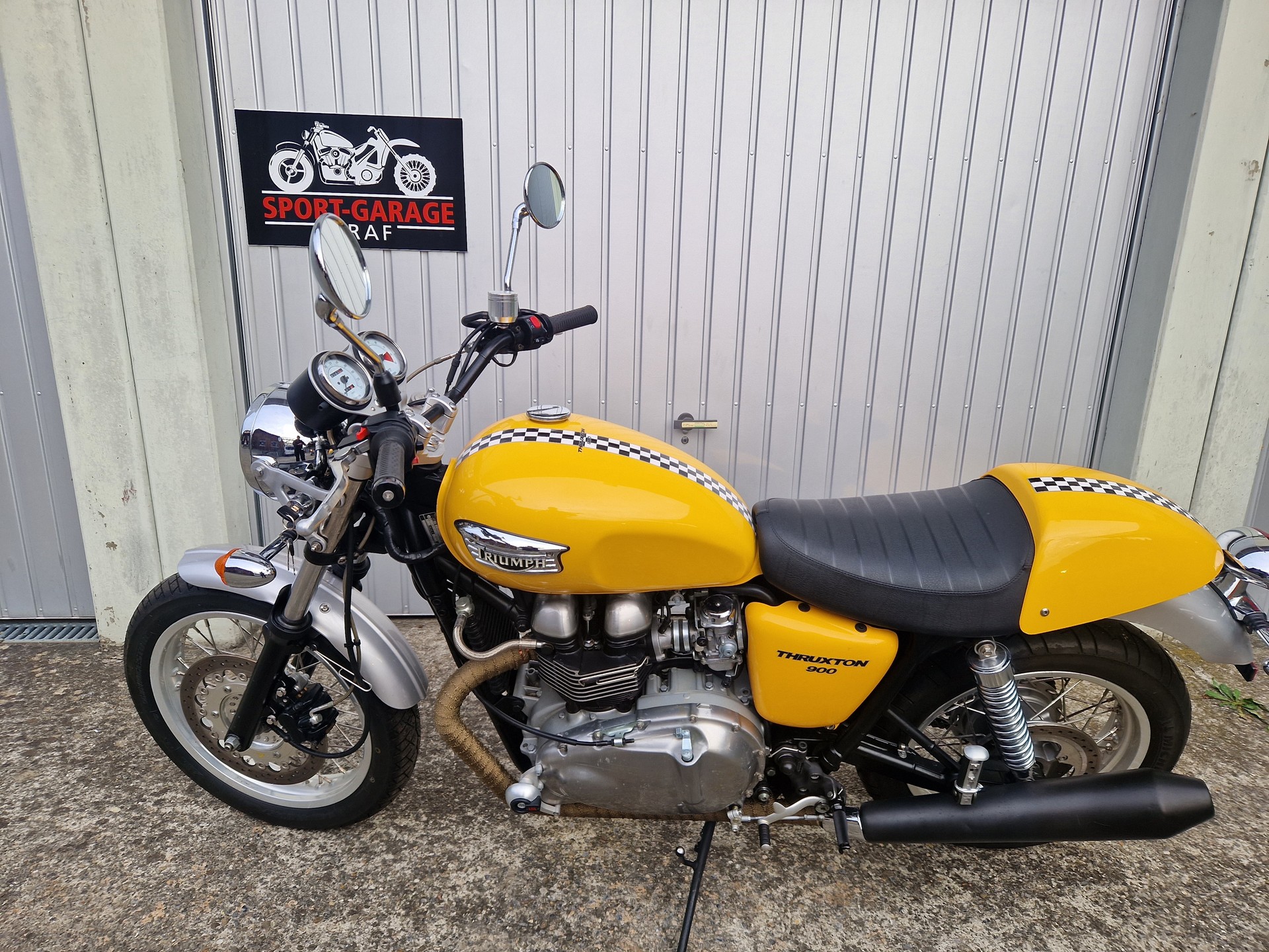 TRIUMPH Thruxton-image-1