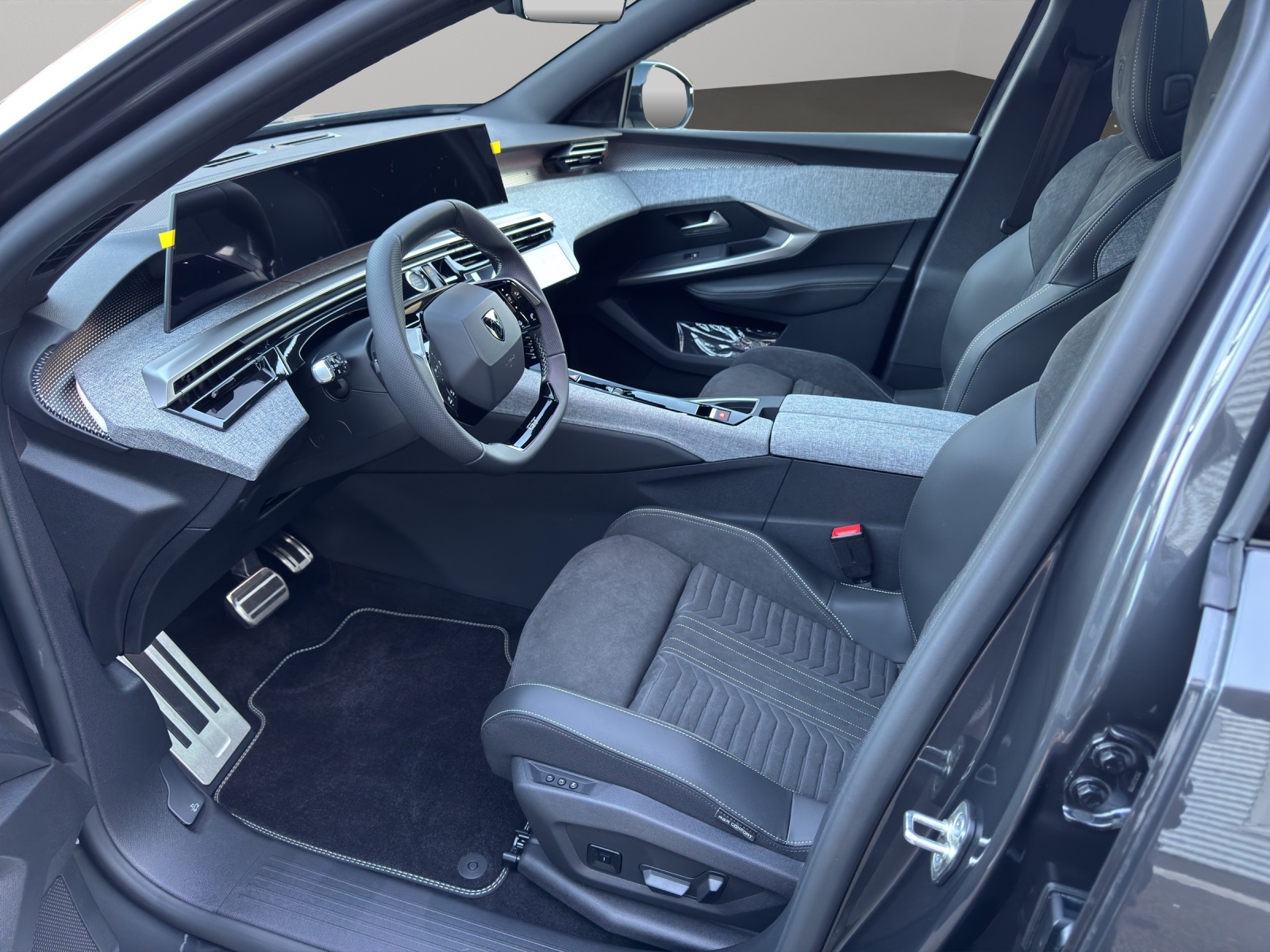 PEUGEOT 5008 e-Launch Edition AWD-showroom-element-3