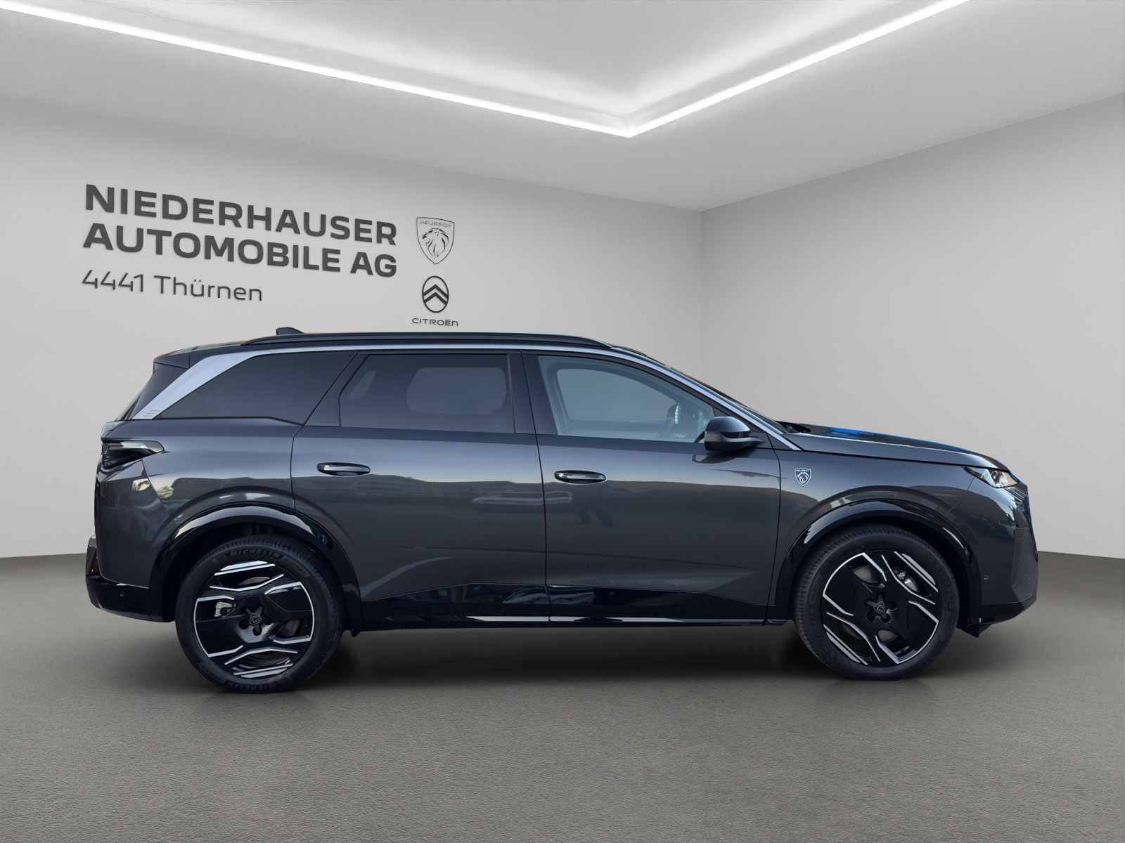 PEUGEOT 5008 e-Launch Edition AWD-showroom-element-1