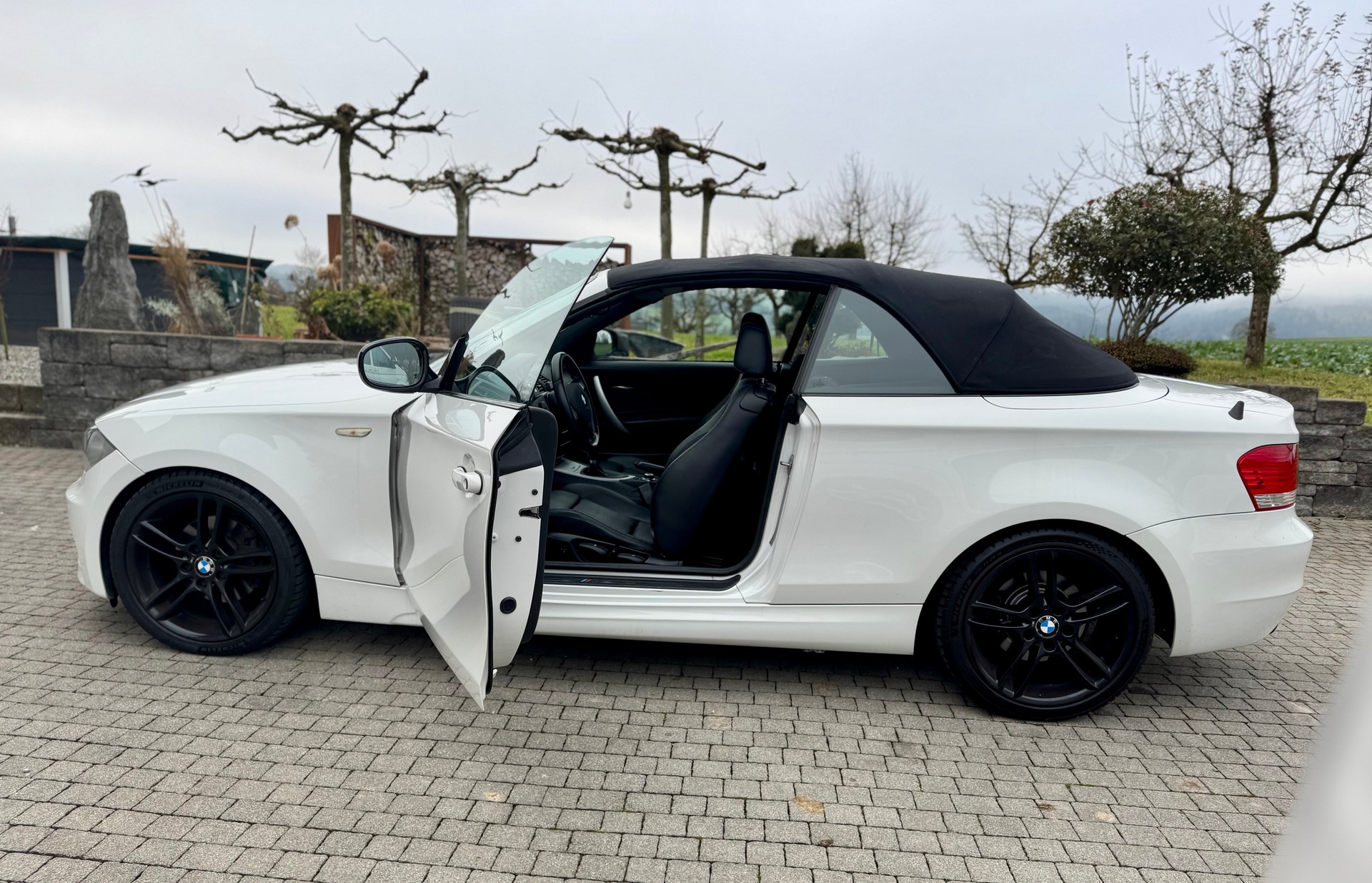 BMW 125i Cabrio-image-2