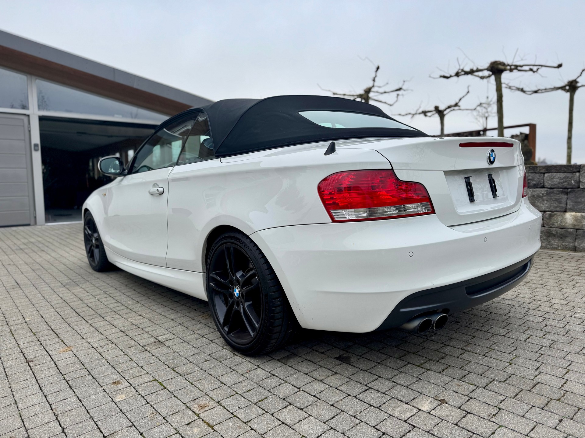 BMW 125i Cabrio-image-1