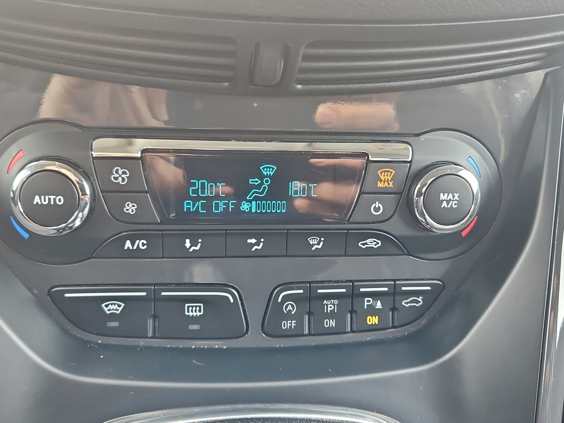 FORD Kuga 2.0 TDCi Titanium S 4WD-image-13