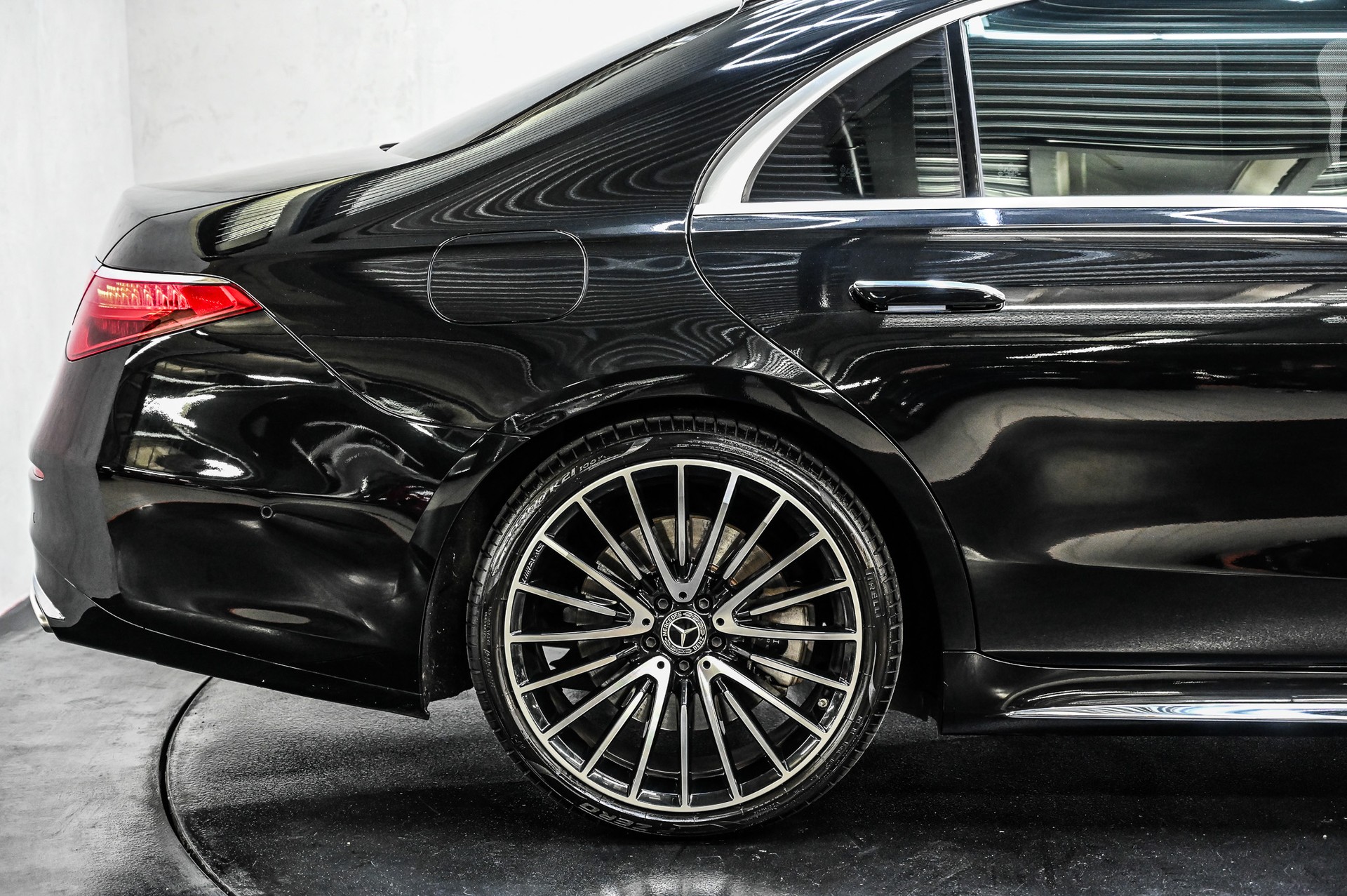 MERCEDES-BENZ S 580 AMG Line Lang 4matic-image-13