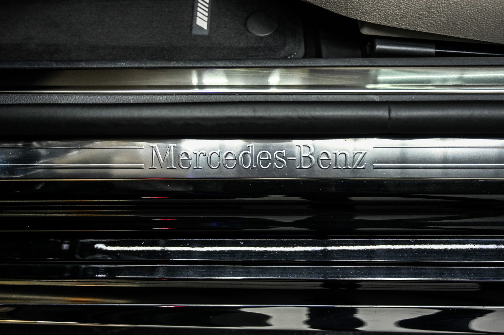 MERCEDES-BENZ S 580 AMG Line Lang 4matic-image-18