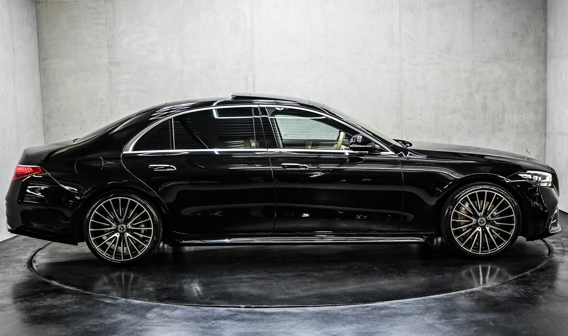 MERCEDES-BENZ S 580 AMG Line Lang 4matic-image-10