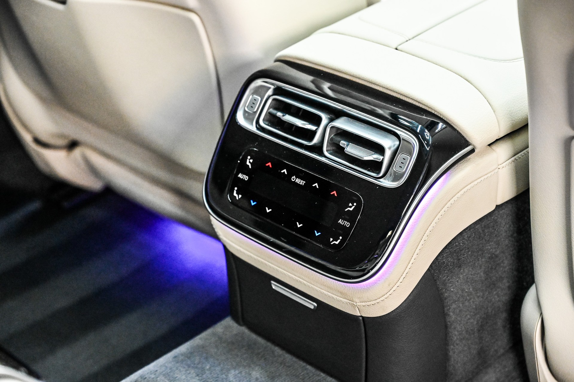 MERCEDES-BENZ S 580 AMG Line Lang 4matic-image-32