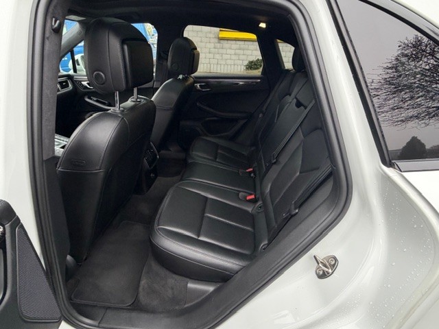 PORSCHE Macan Turbo PDK-image-9
