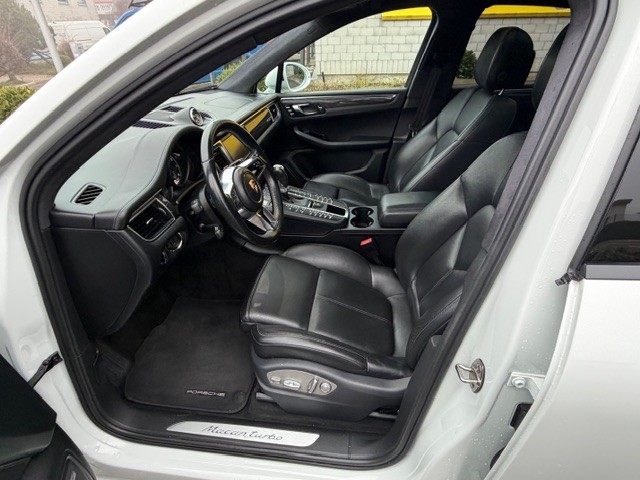 PORSCHE Macan Turbo PDK-image-6