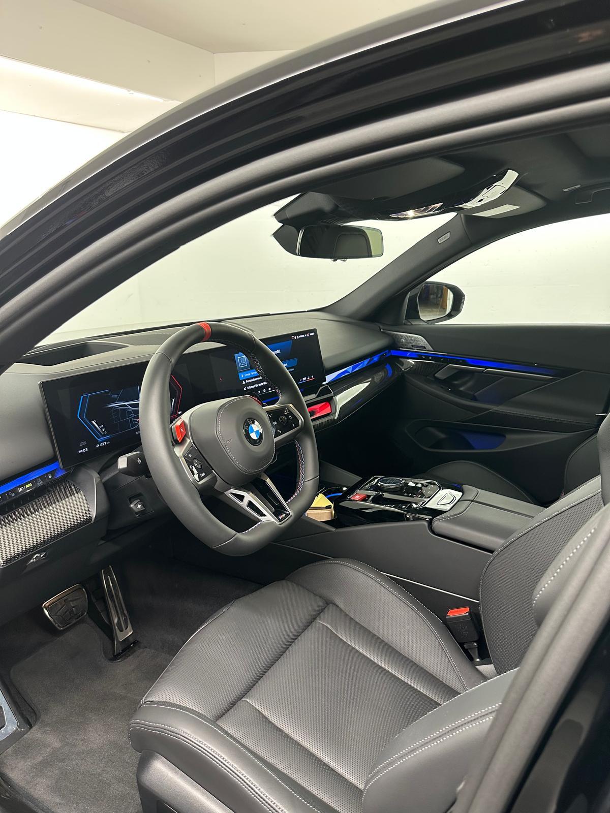 BMW M5 xDrive-showroom-element-3