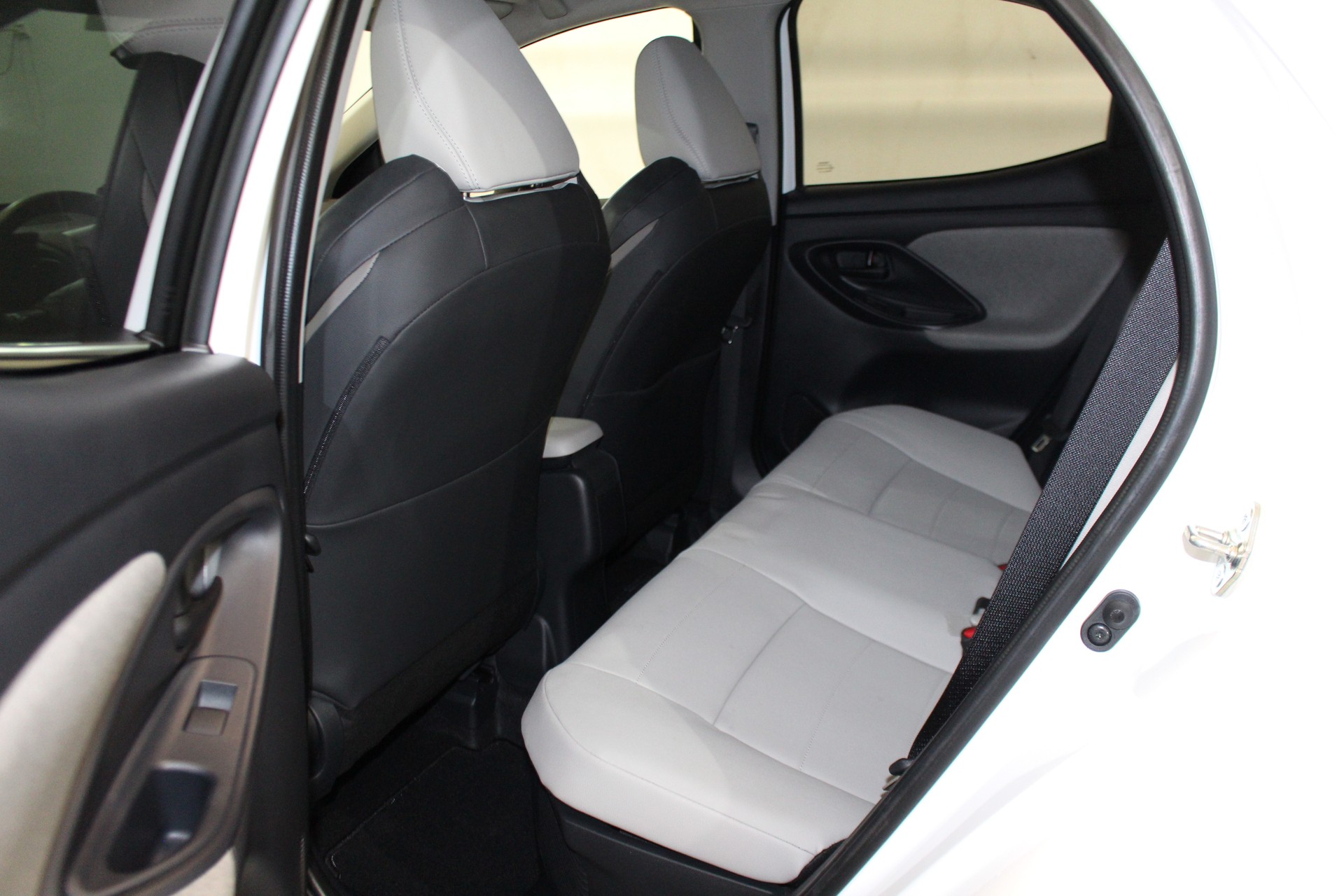 TOYOTA Yaris 1.5 VVT-i HSD Premiere Edition-image-7