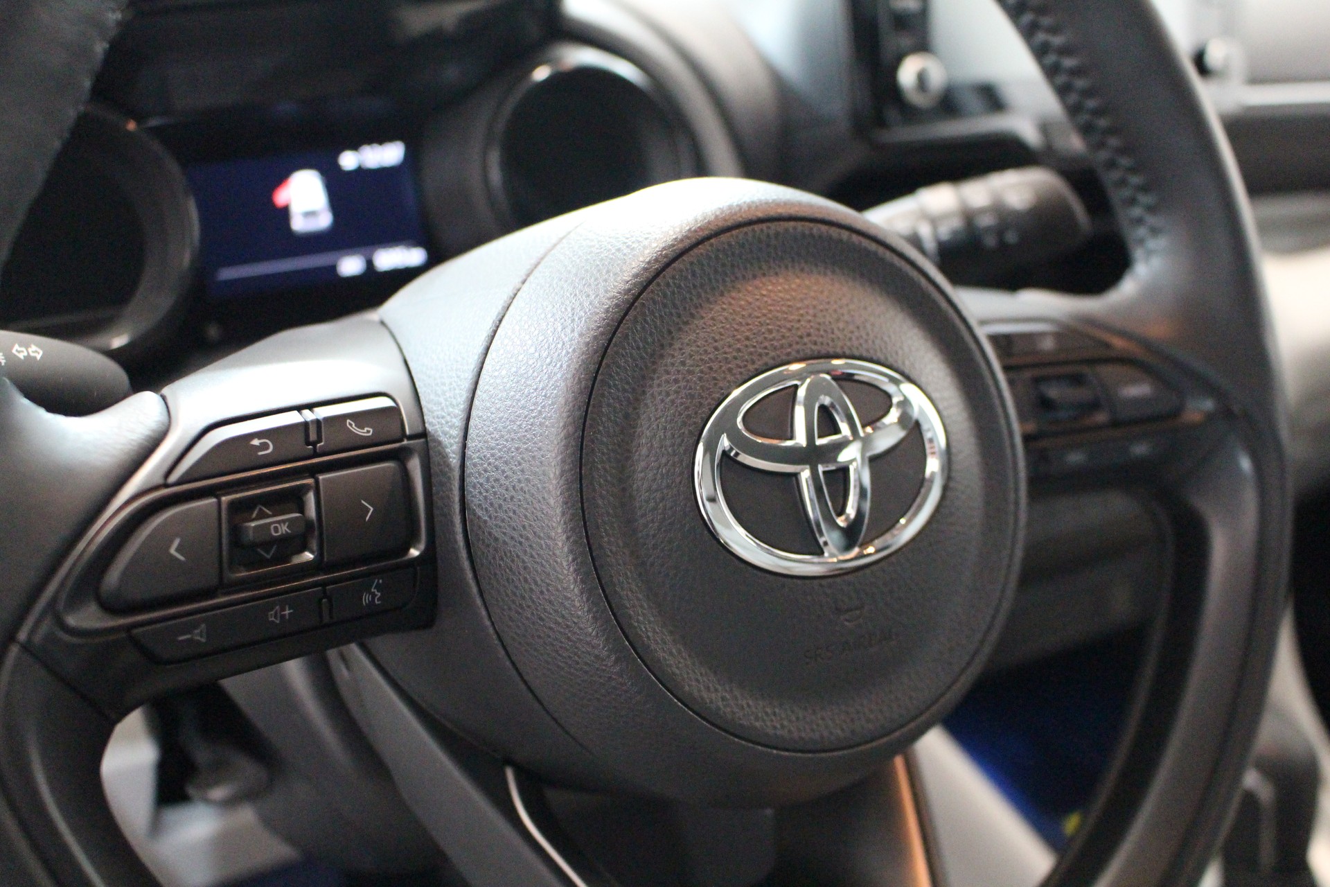 TOYOTA Yaris 1.5 VVT-i HSD Premiere Edition-image-13