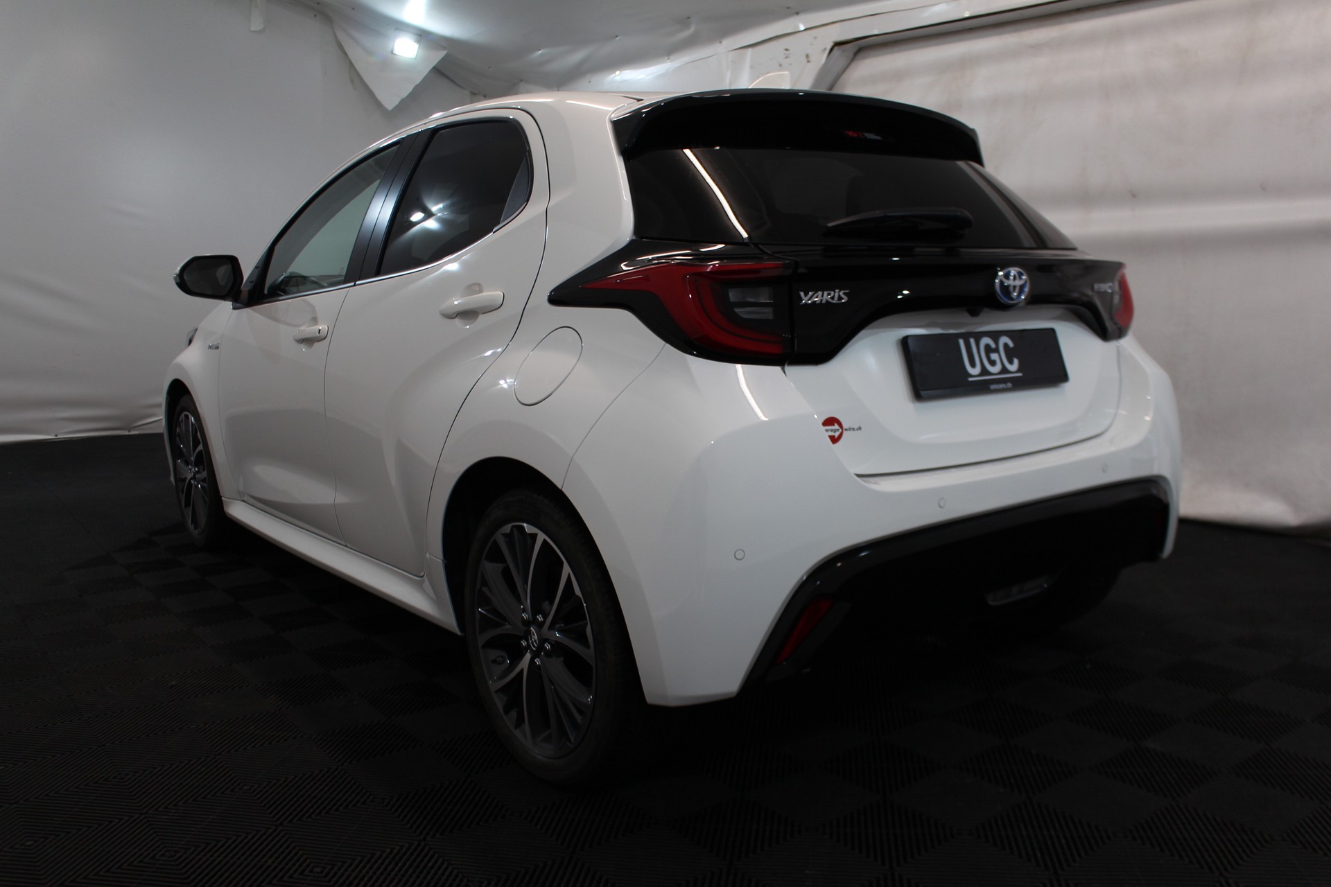 TOYOTA Yaris 1.5 VVT-i HSD Premiere Edition-showroom-element-3
