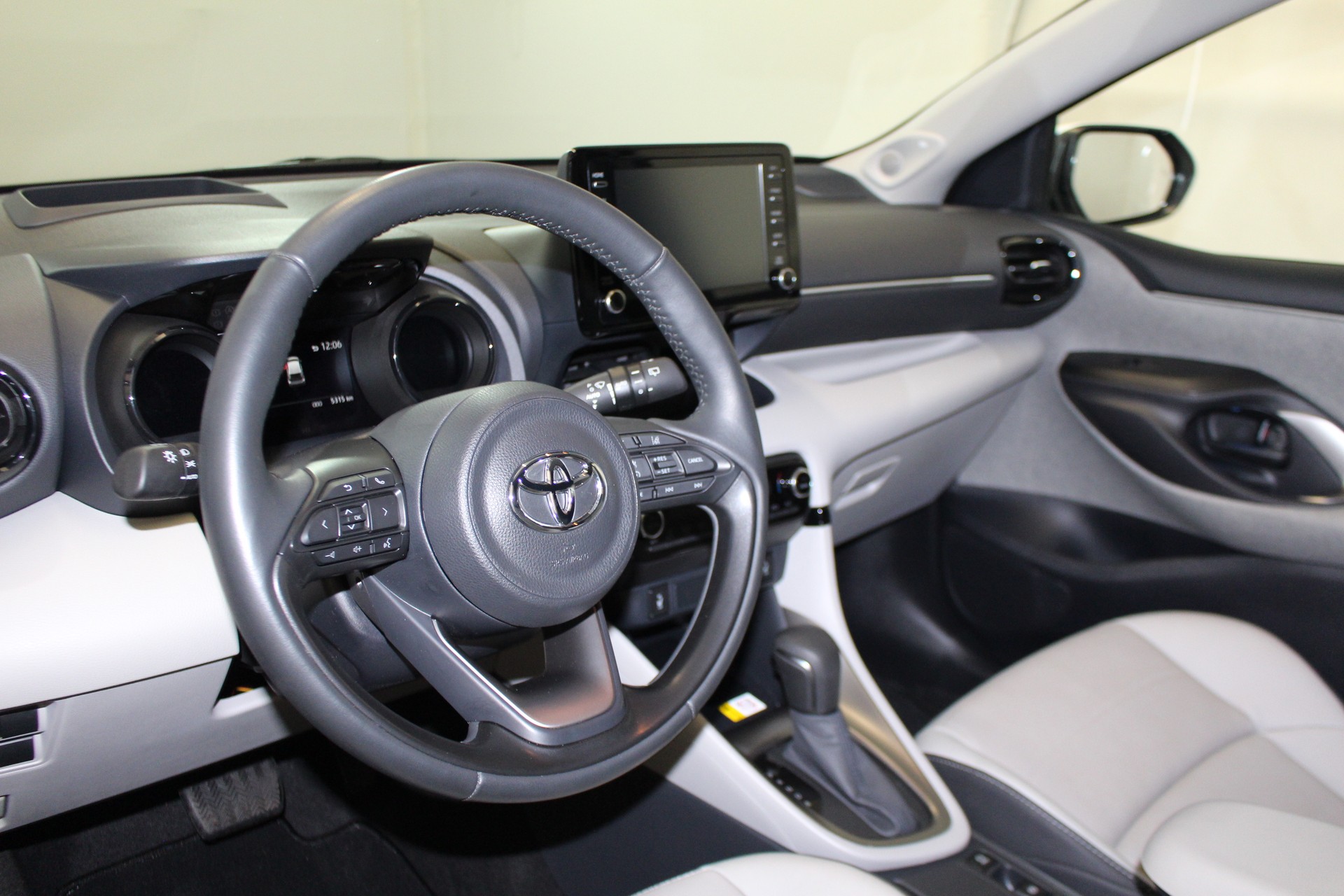 TOYOTA Yaris 1.5 VVT-i HSD Premiere Edition-image-11