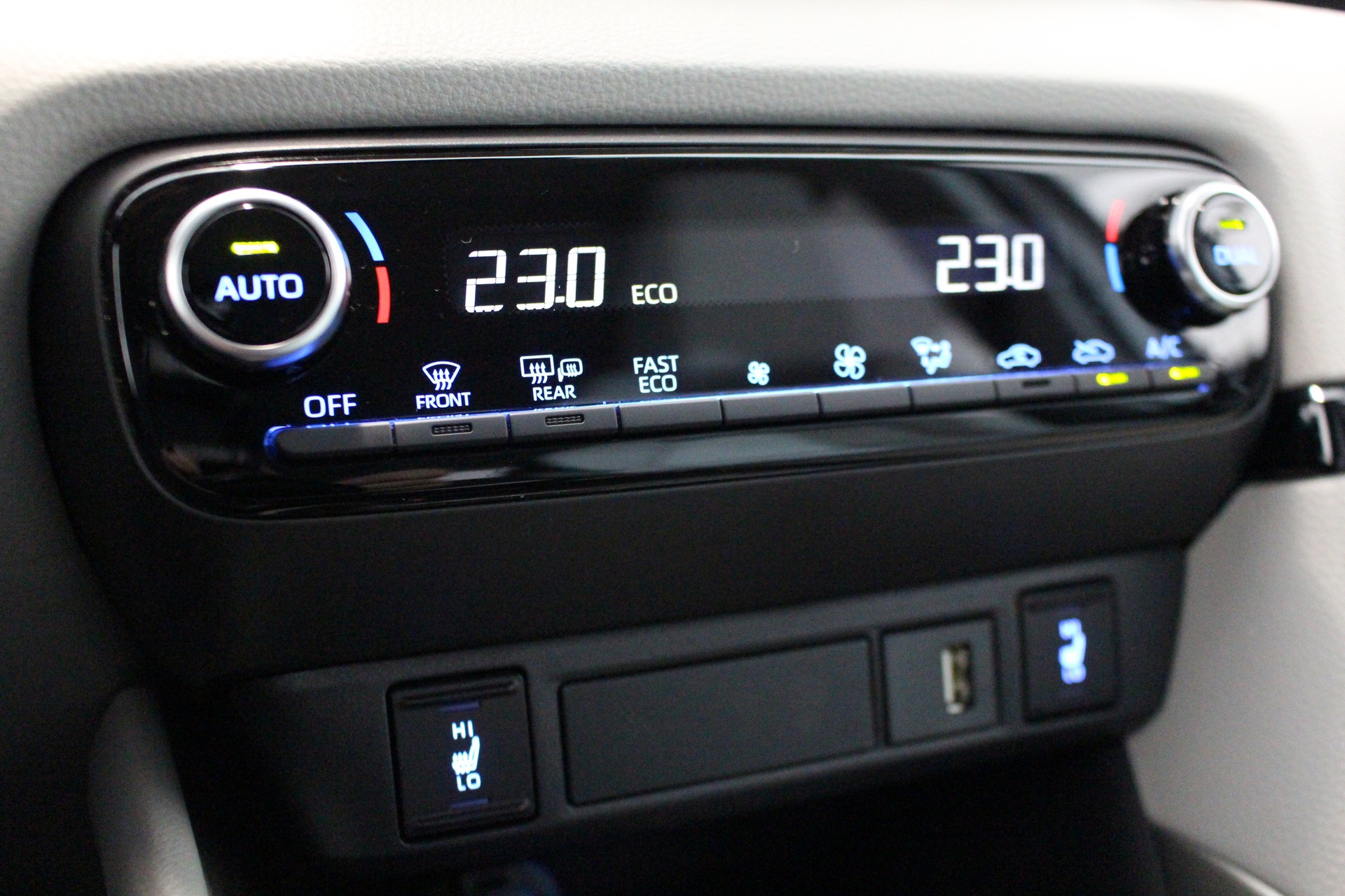 TOYOTA Yaris 1.5 VVT-i HSD Premiere Edition-image-21
